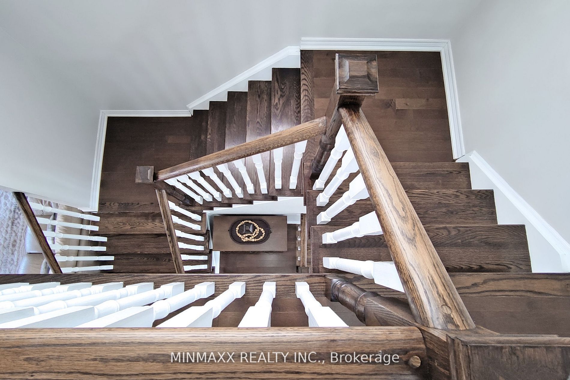 6 Jolana Cres