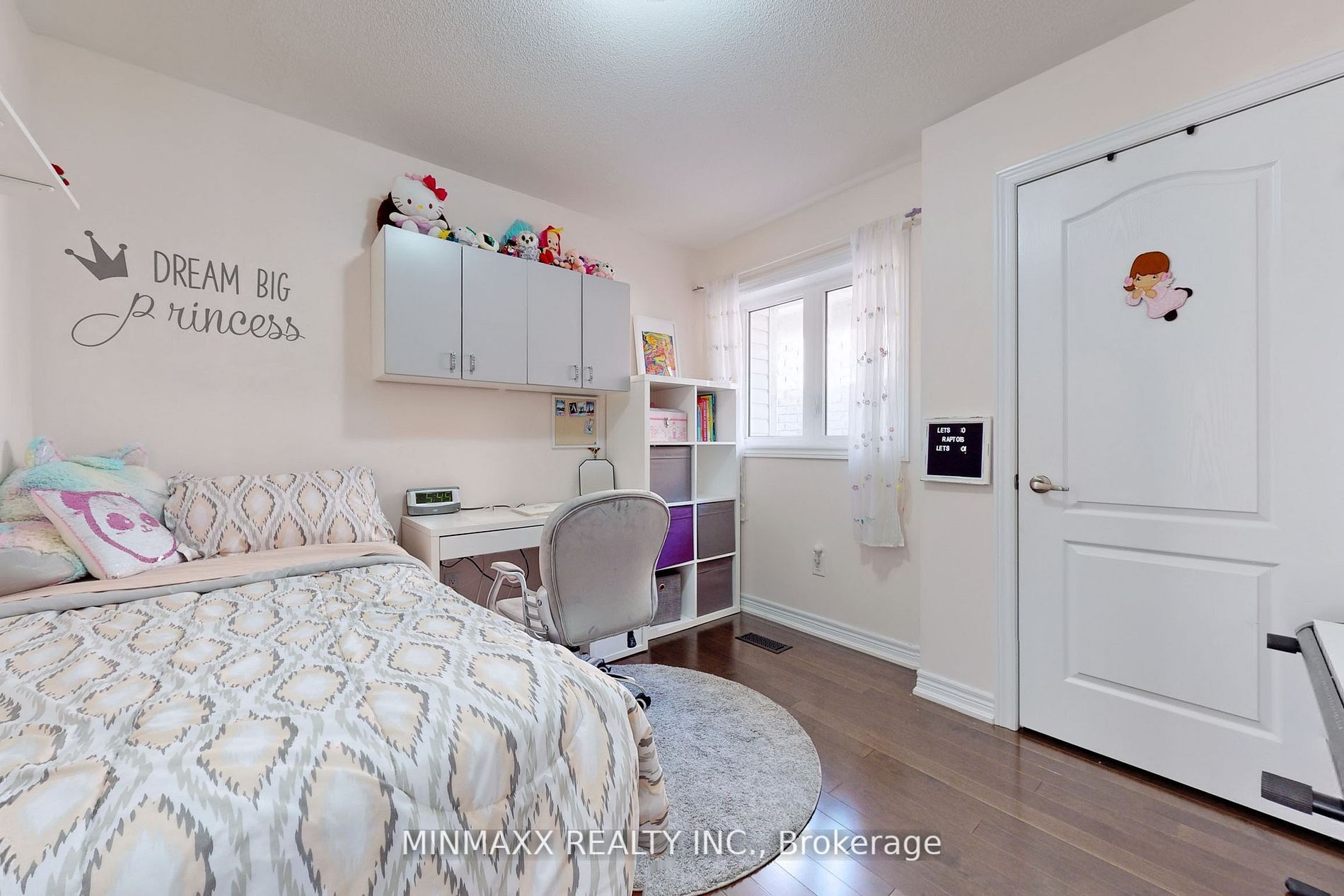 6 Jolana Cres