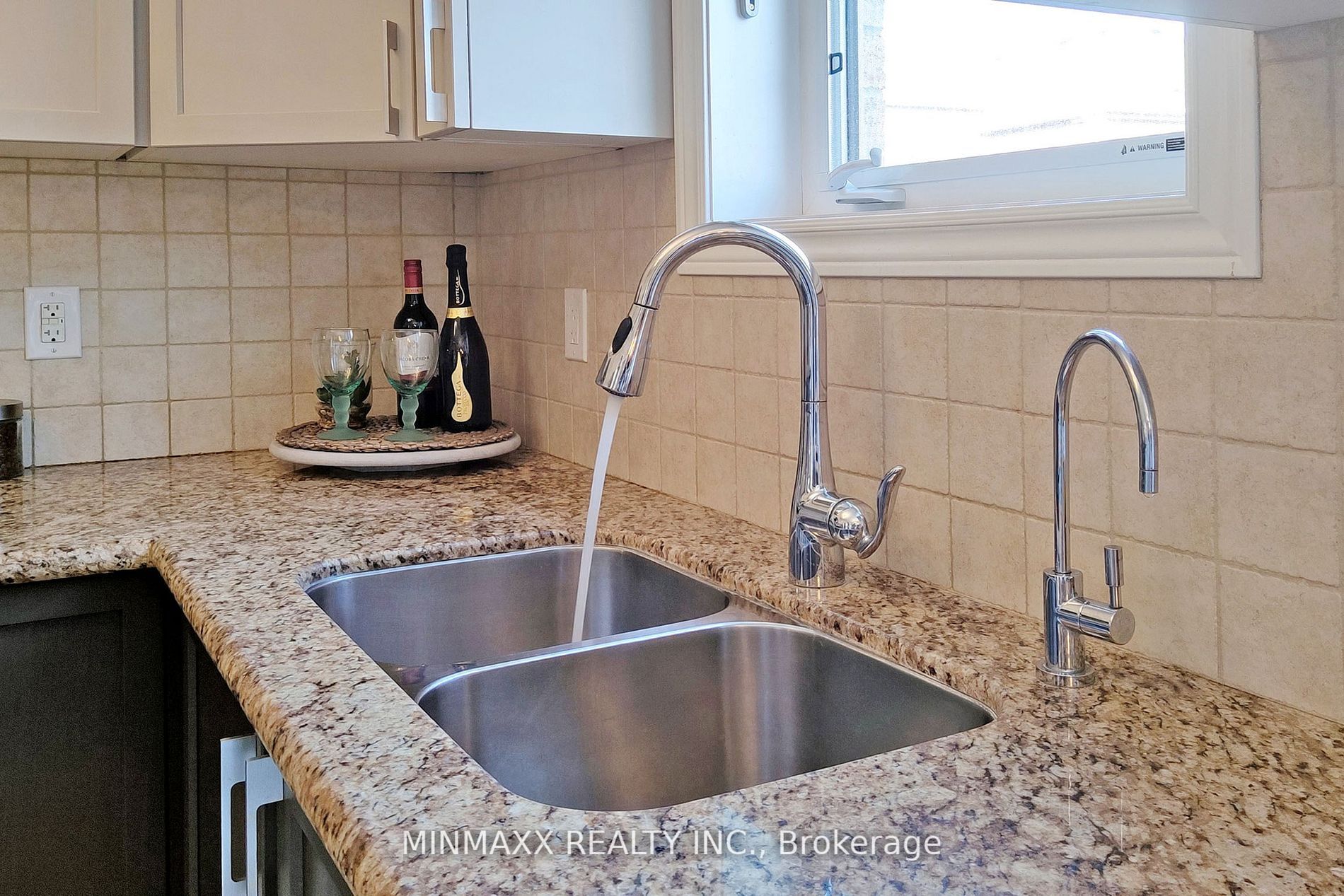 6 Jolana Cres