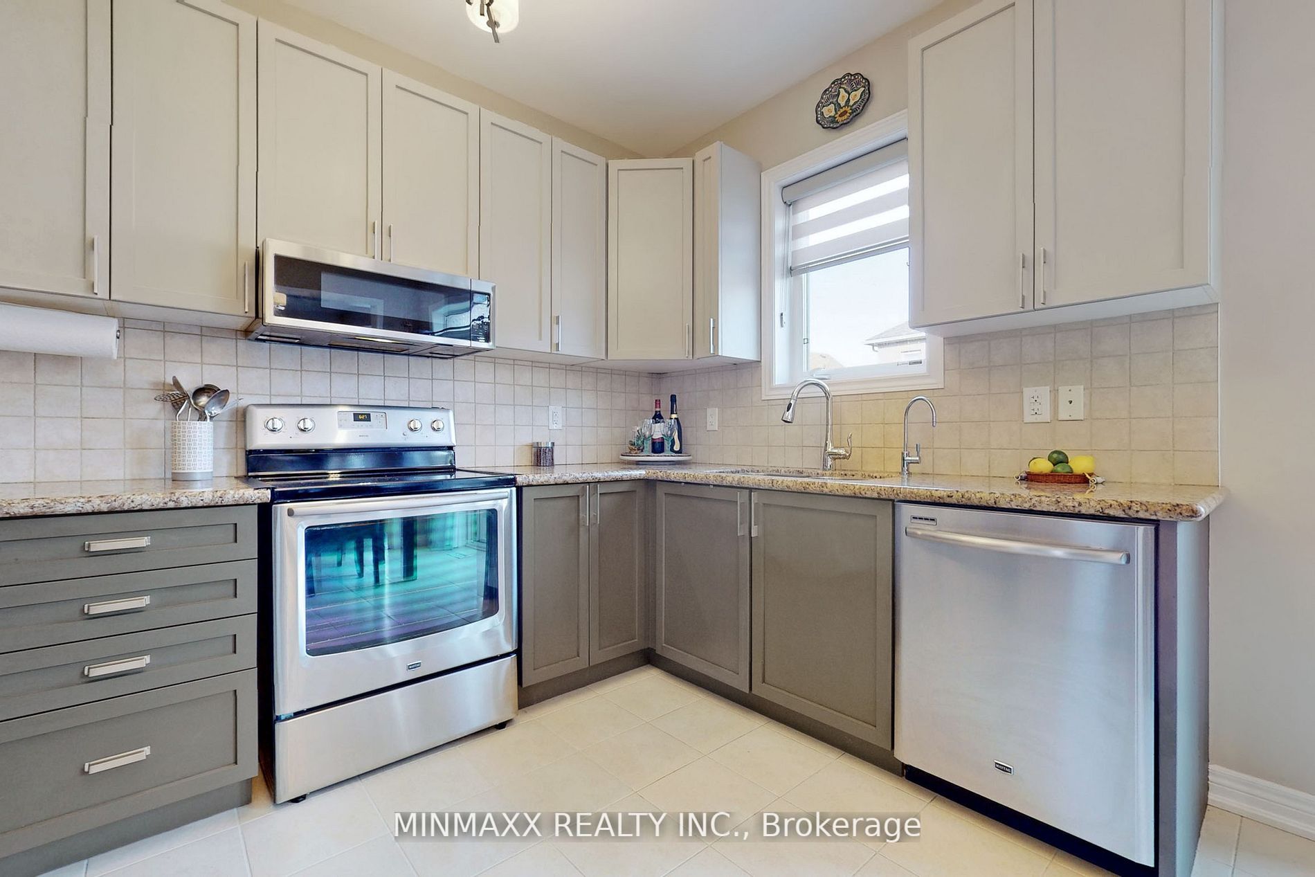 6 Jolana Cres