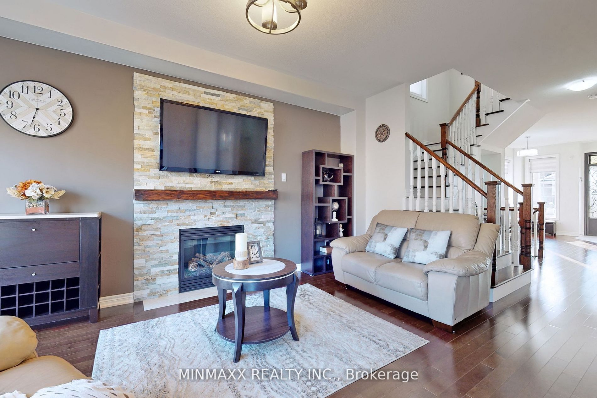 6 Jolana Cres