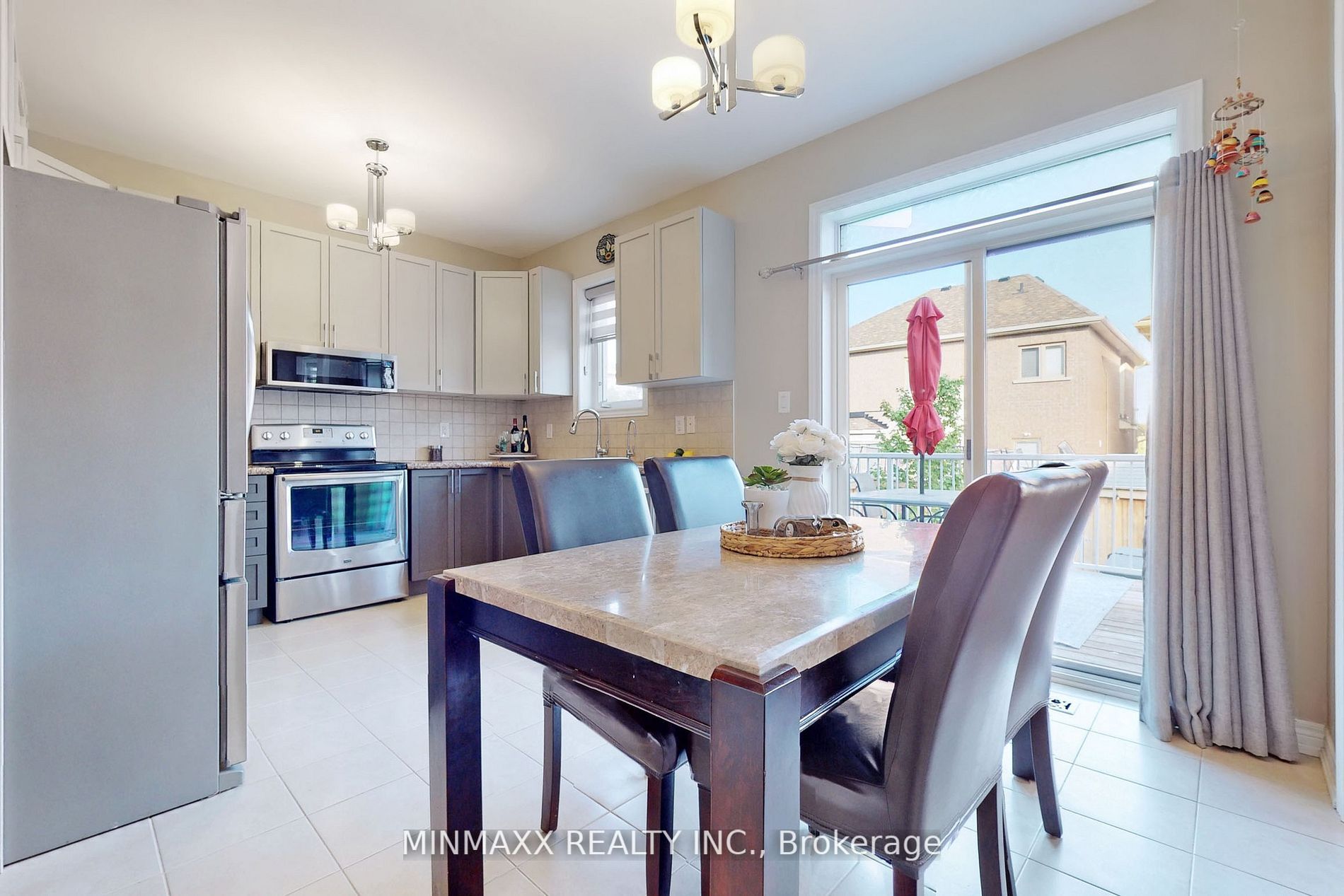 6 Jolana Cres