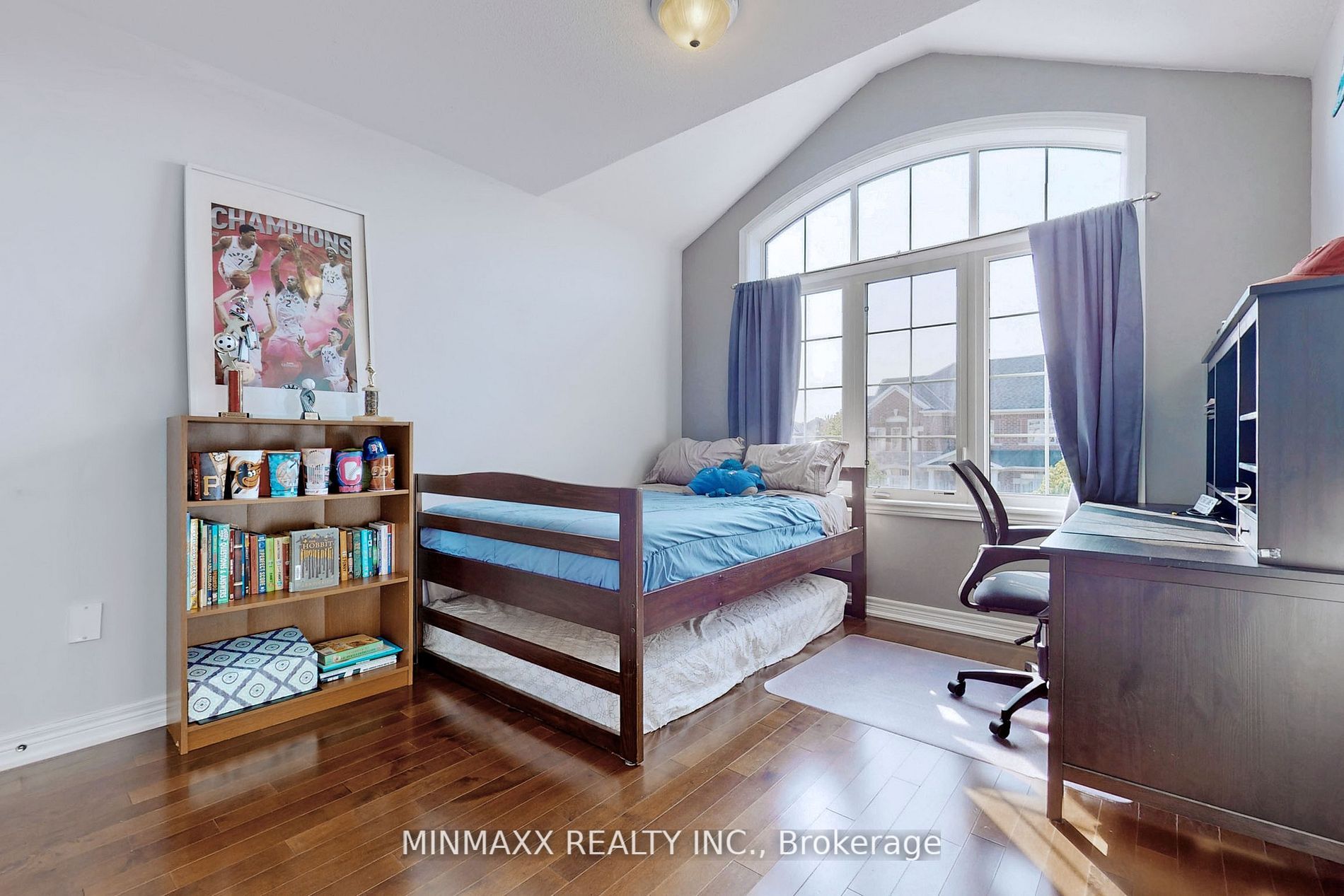 6 Jolana Cres