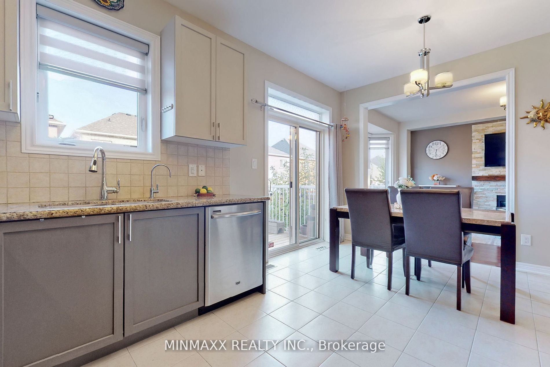 6 Jolana Cres