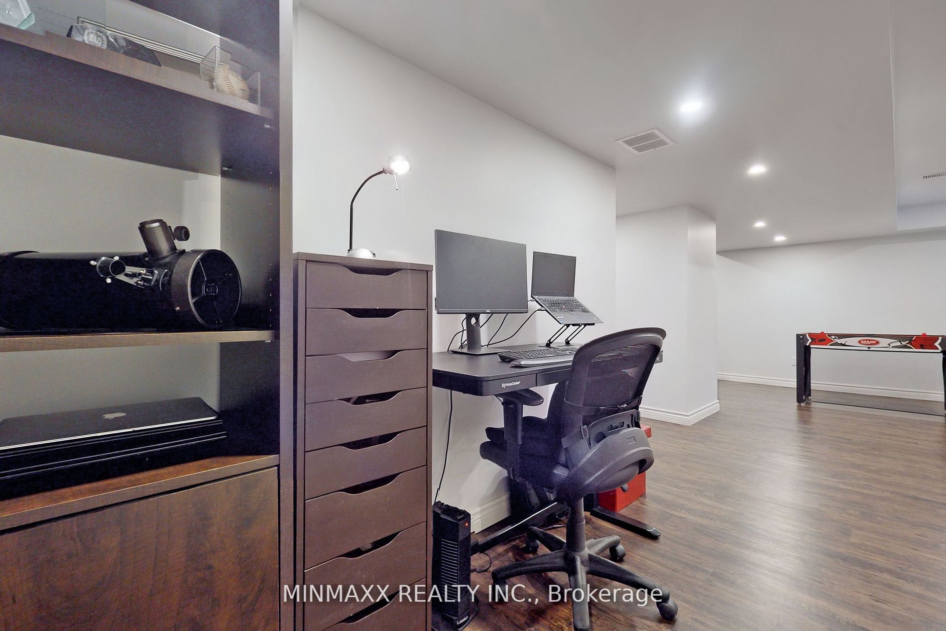 6 Jolana Cres