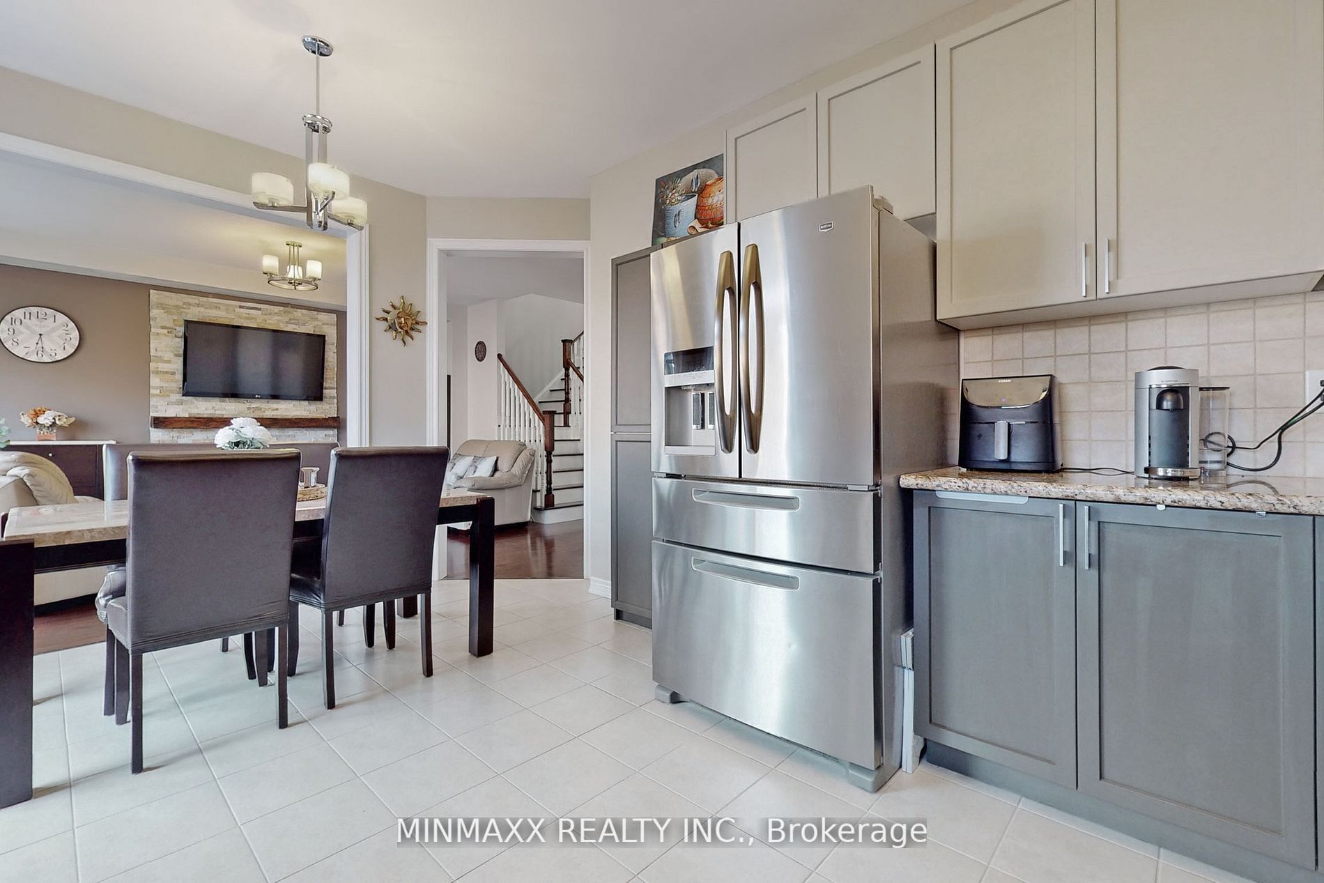 6 Jolana Cres