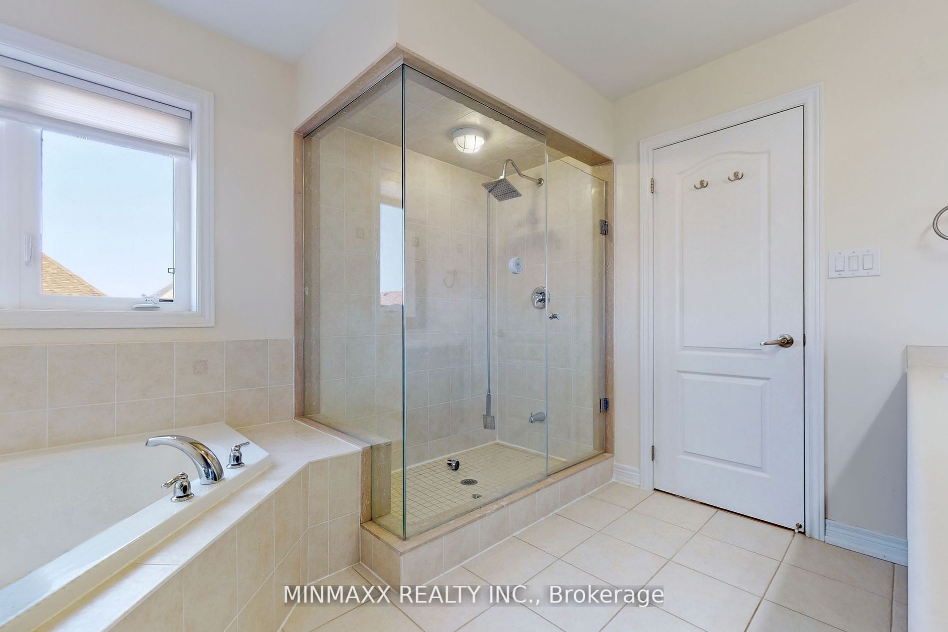 6 Jolana Cres
