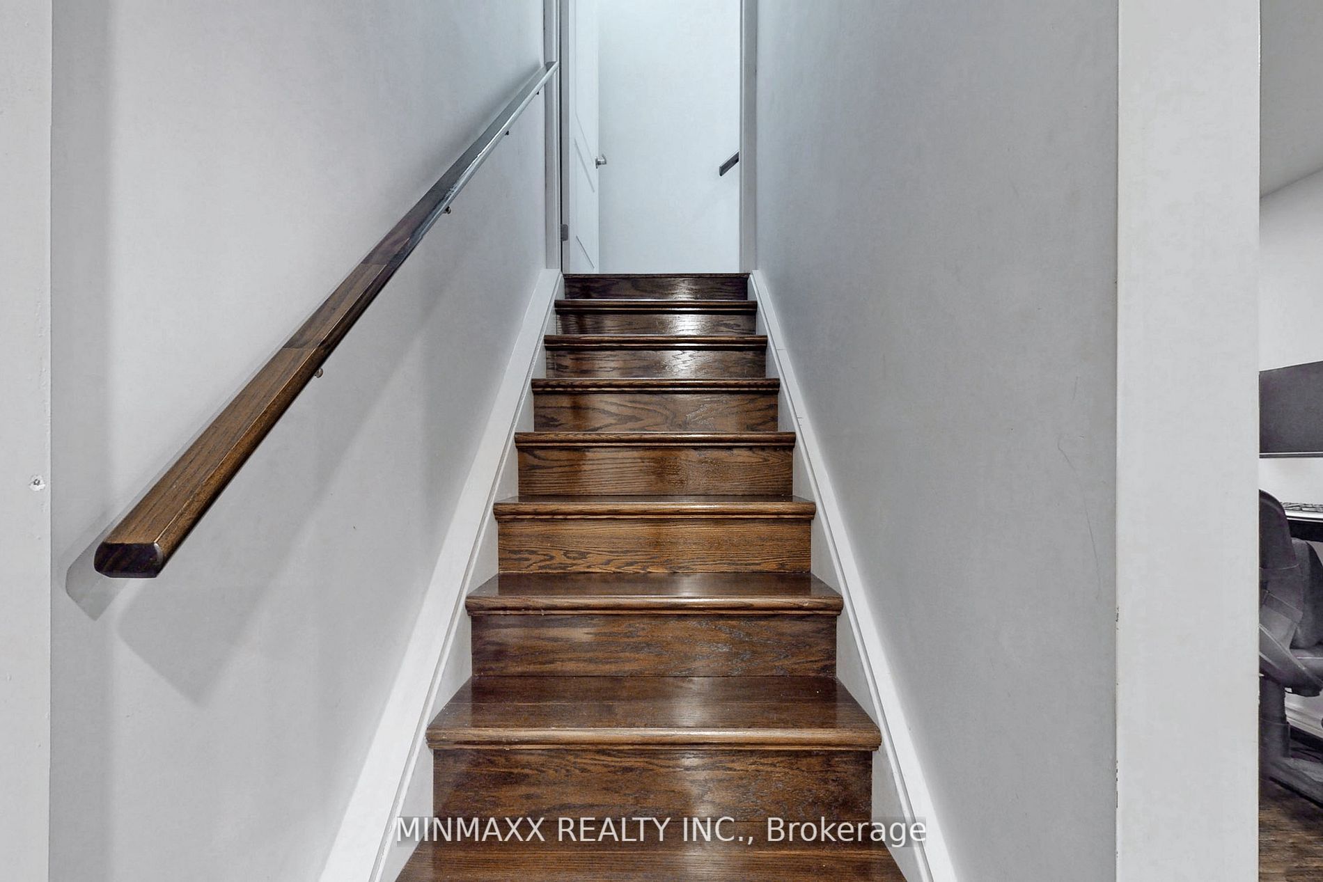 6 Jolana Cres