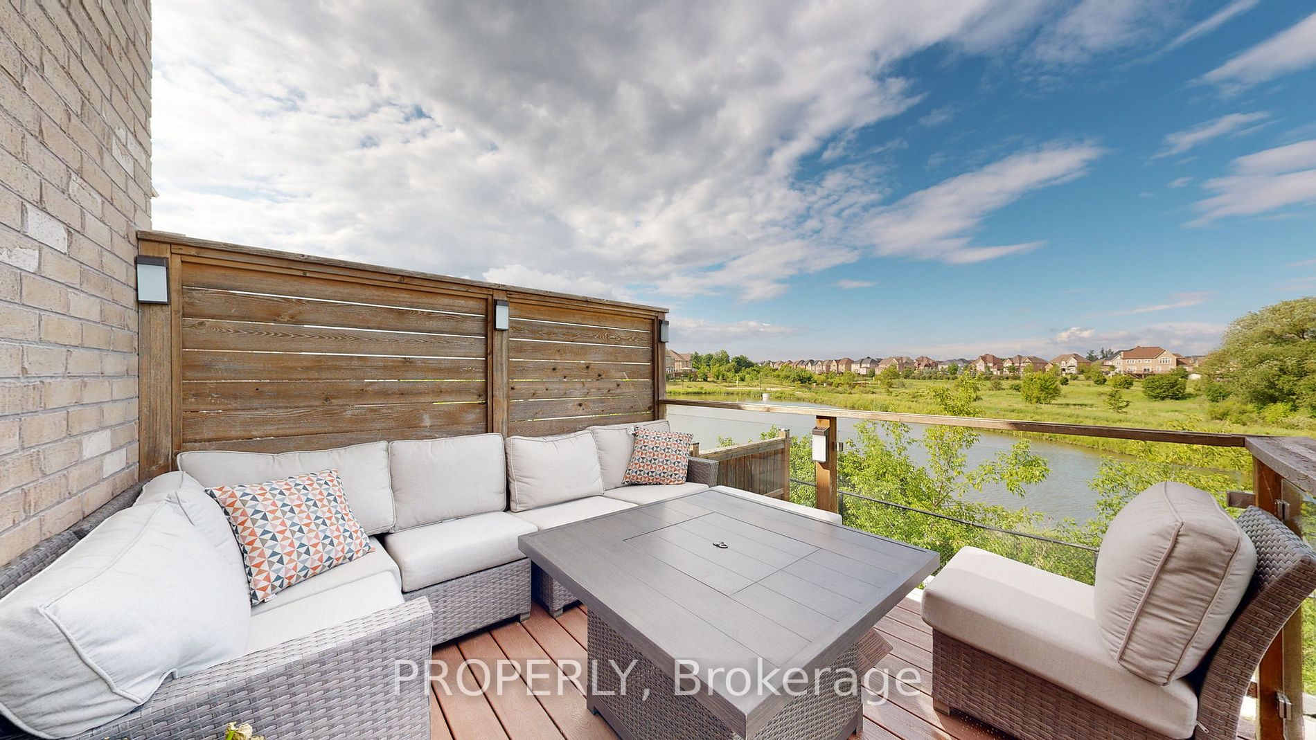 24 Lone Rock Circ