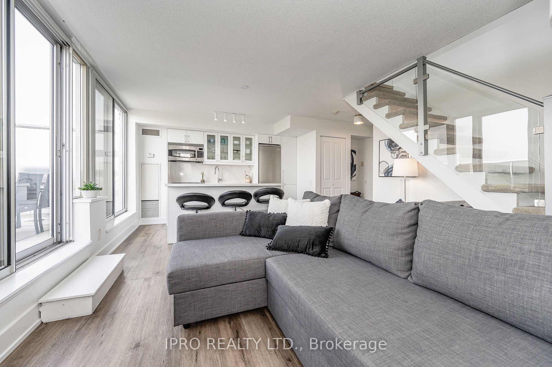 1040 The Queensway Ave, #901