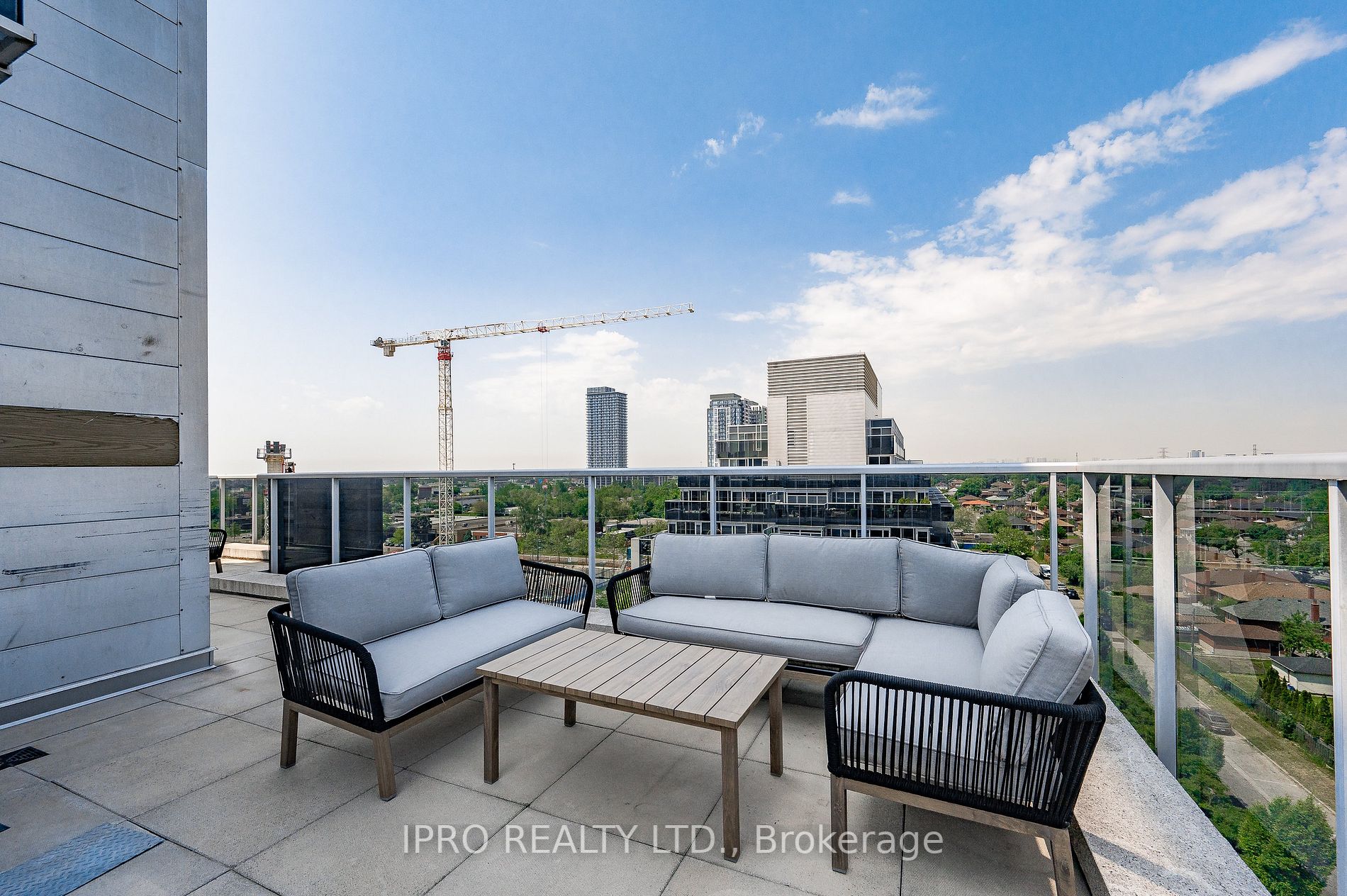 1040 The Queensway Ave, #901
