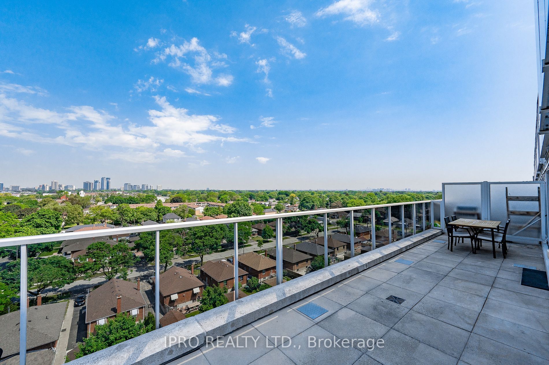 1040 The Queensway Ave, #901