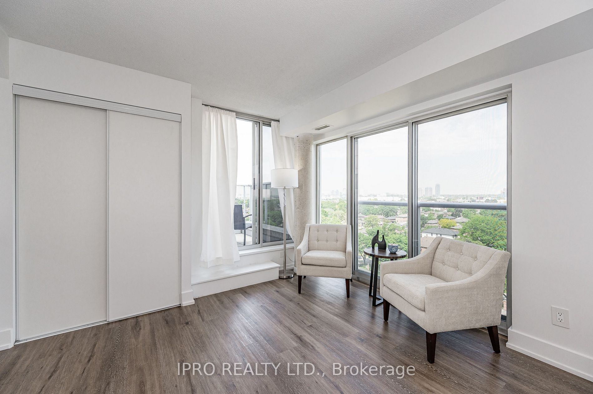 1040 The Queensway Ave, #901