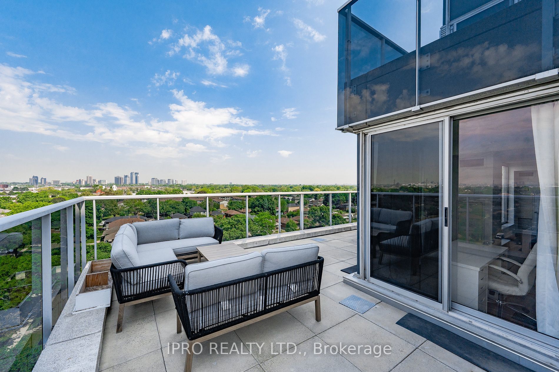 1040 The Queensway Ave, #901
