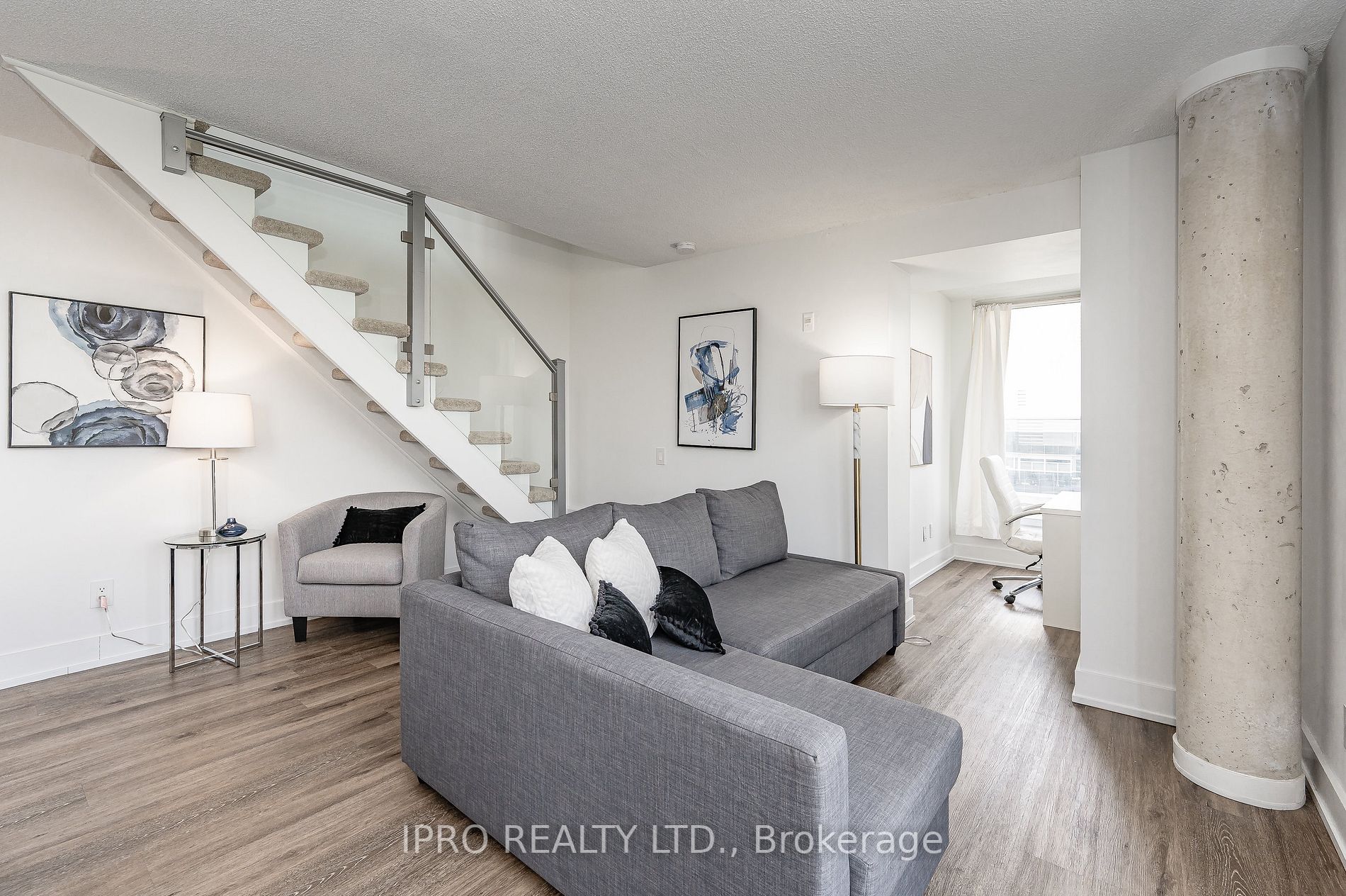 1040 The Queensway Ave, #901