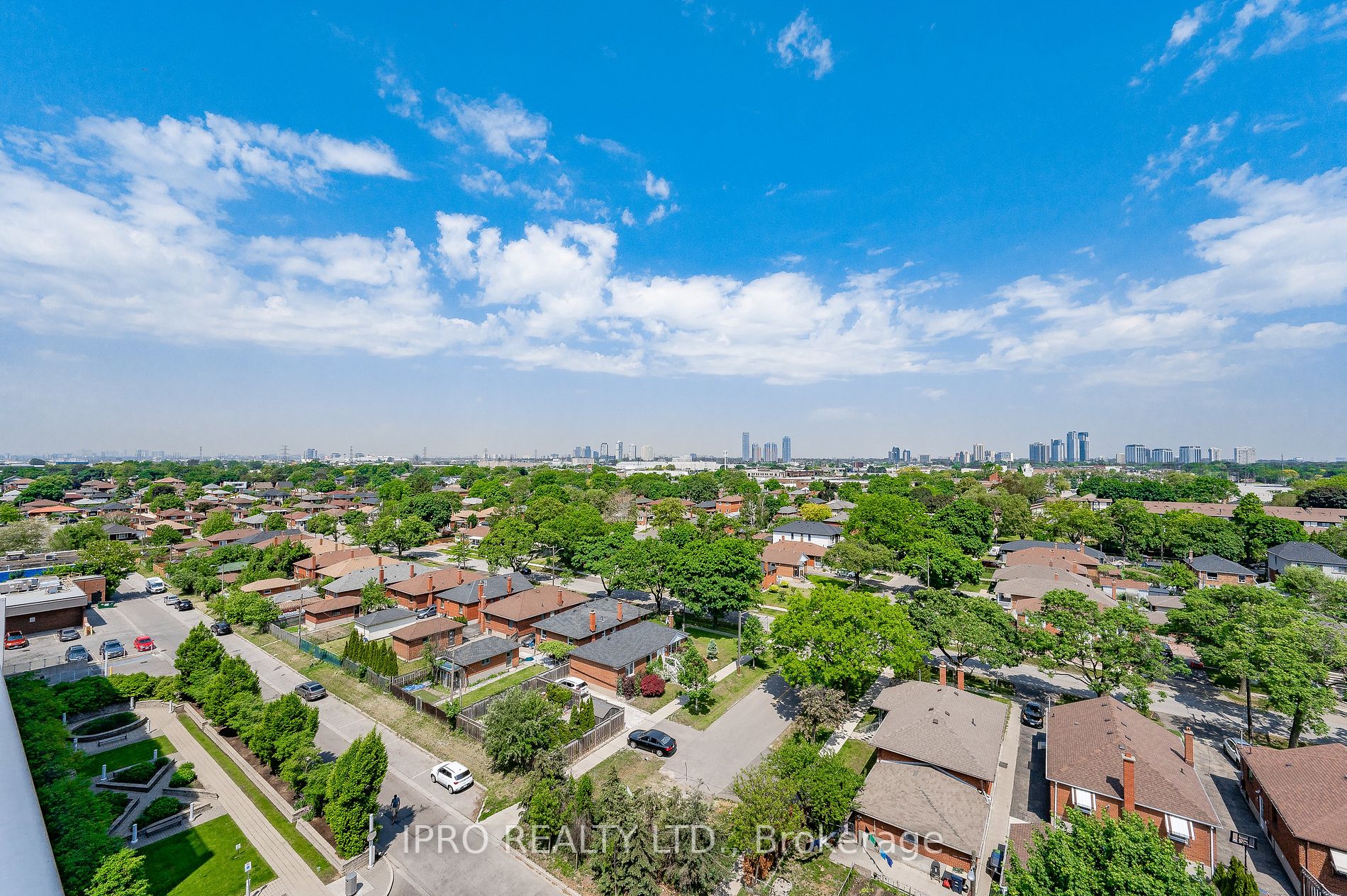 1040 The Queensway Ave, #901