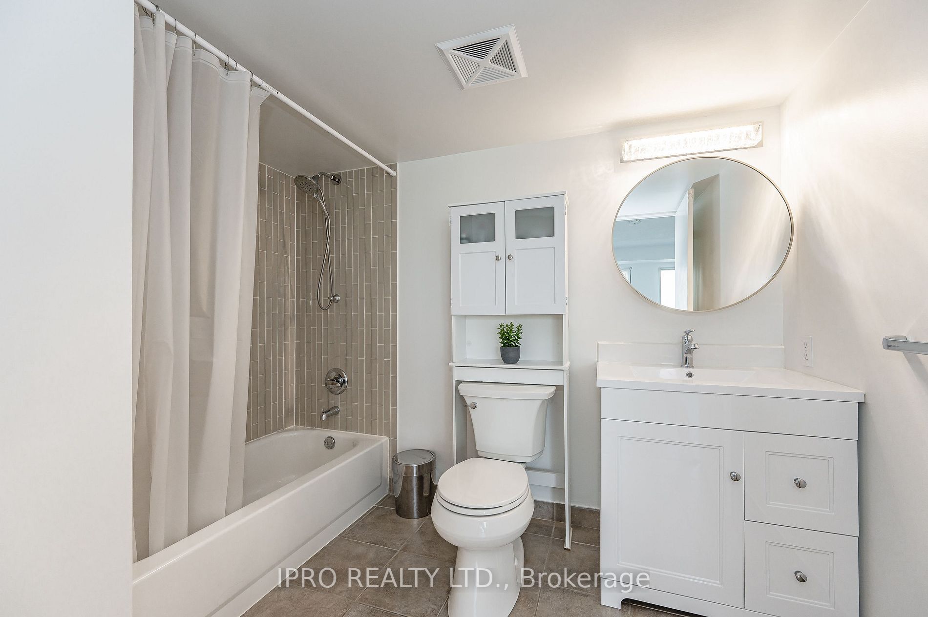 1040 The Queensway Ave, #901