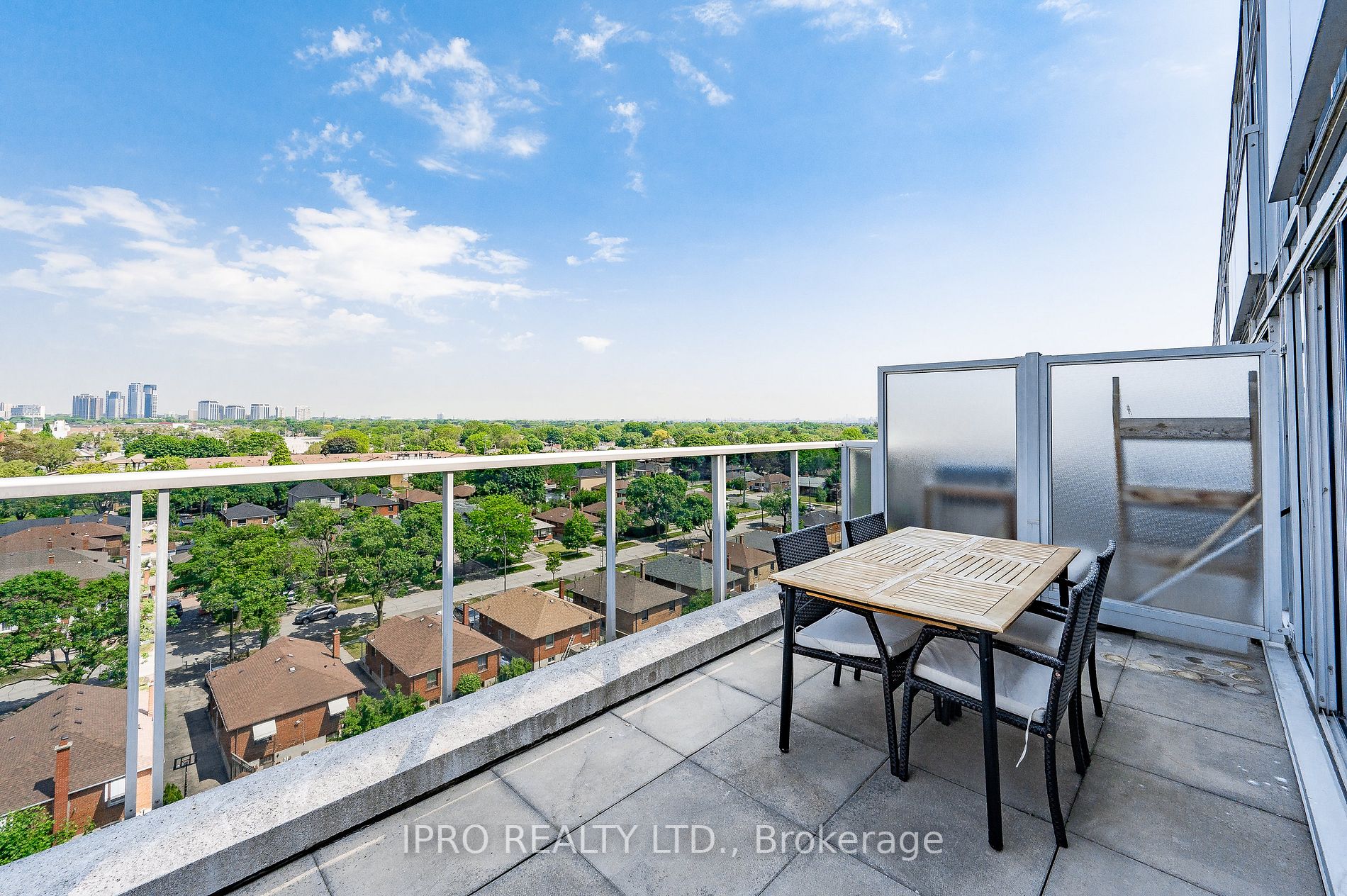 1040 The Queensway Ave, #901