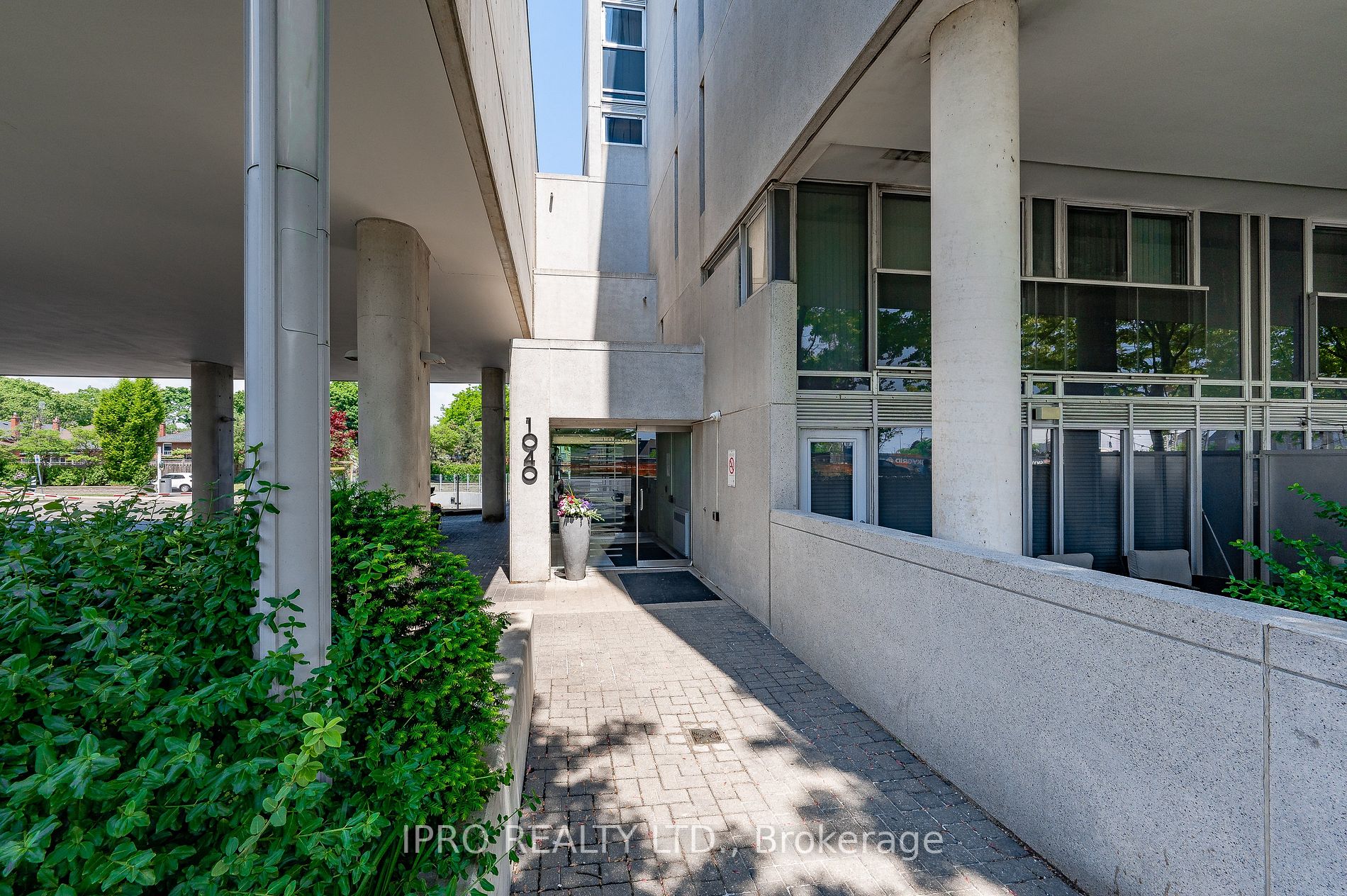 1040 The Queensway Ave, #901