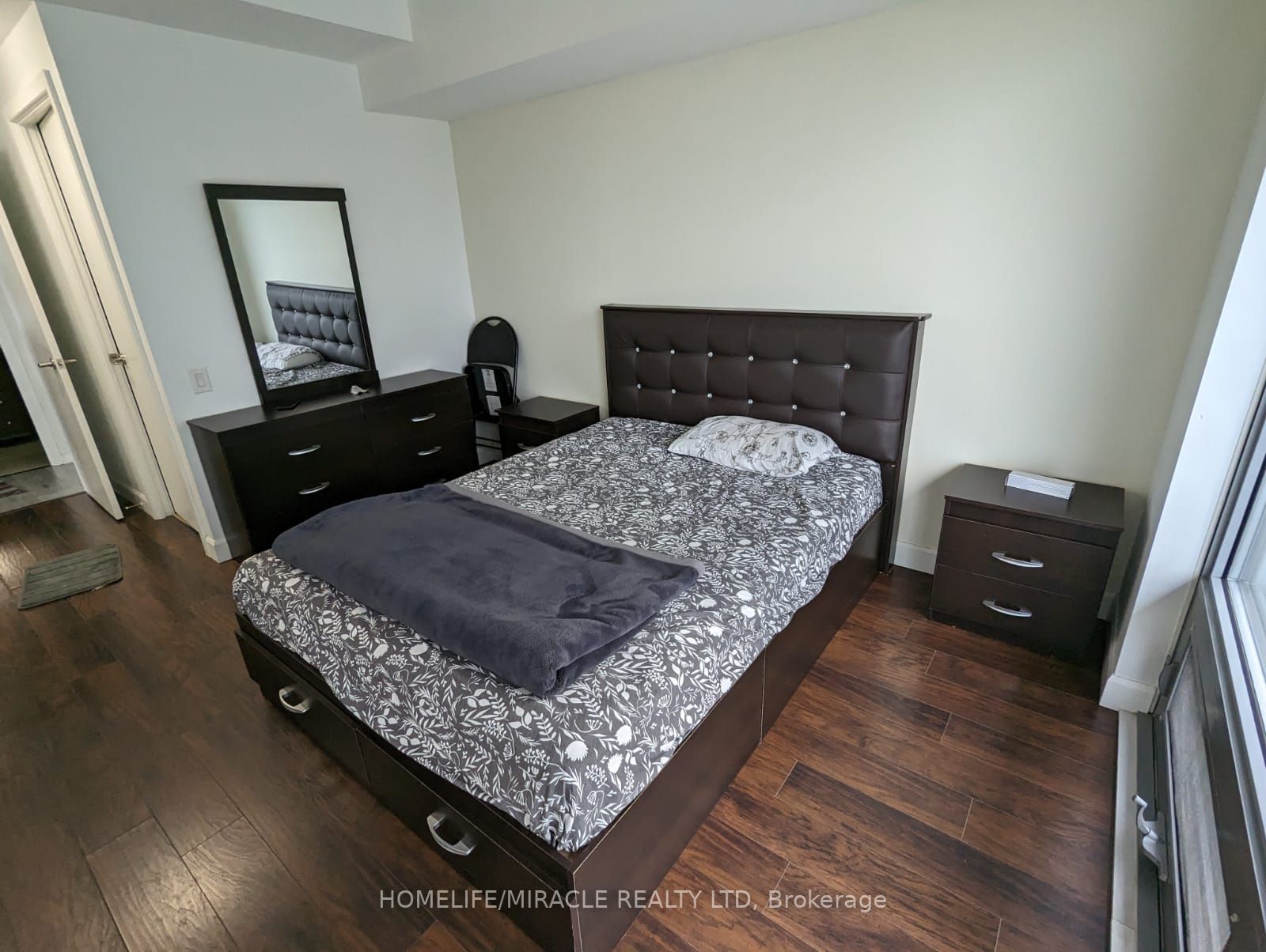 105 The Queens Way, #802