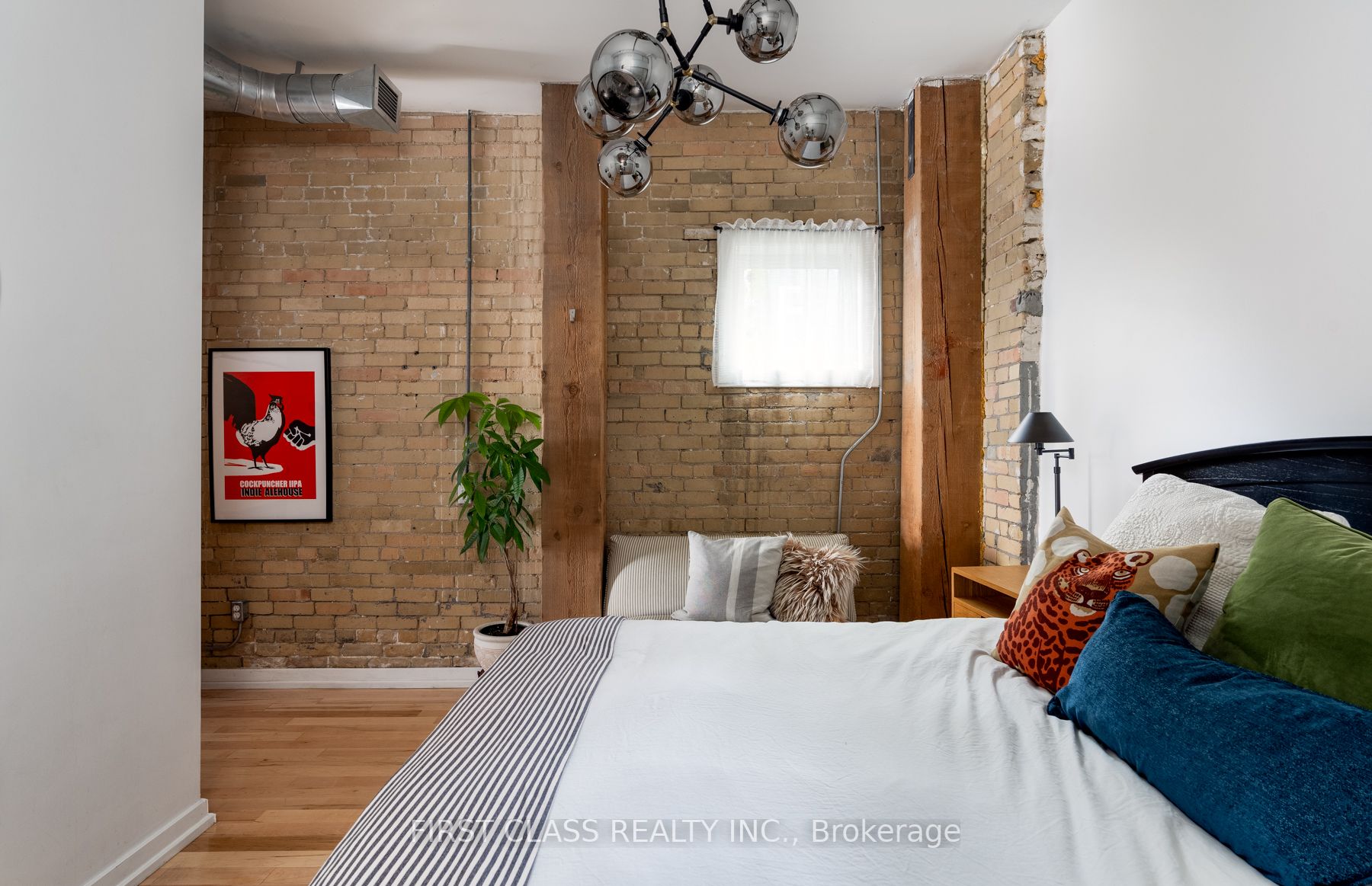 27 Brock Ave, #111