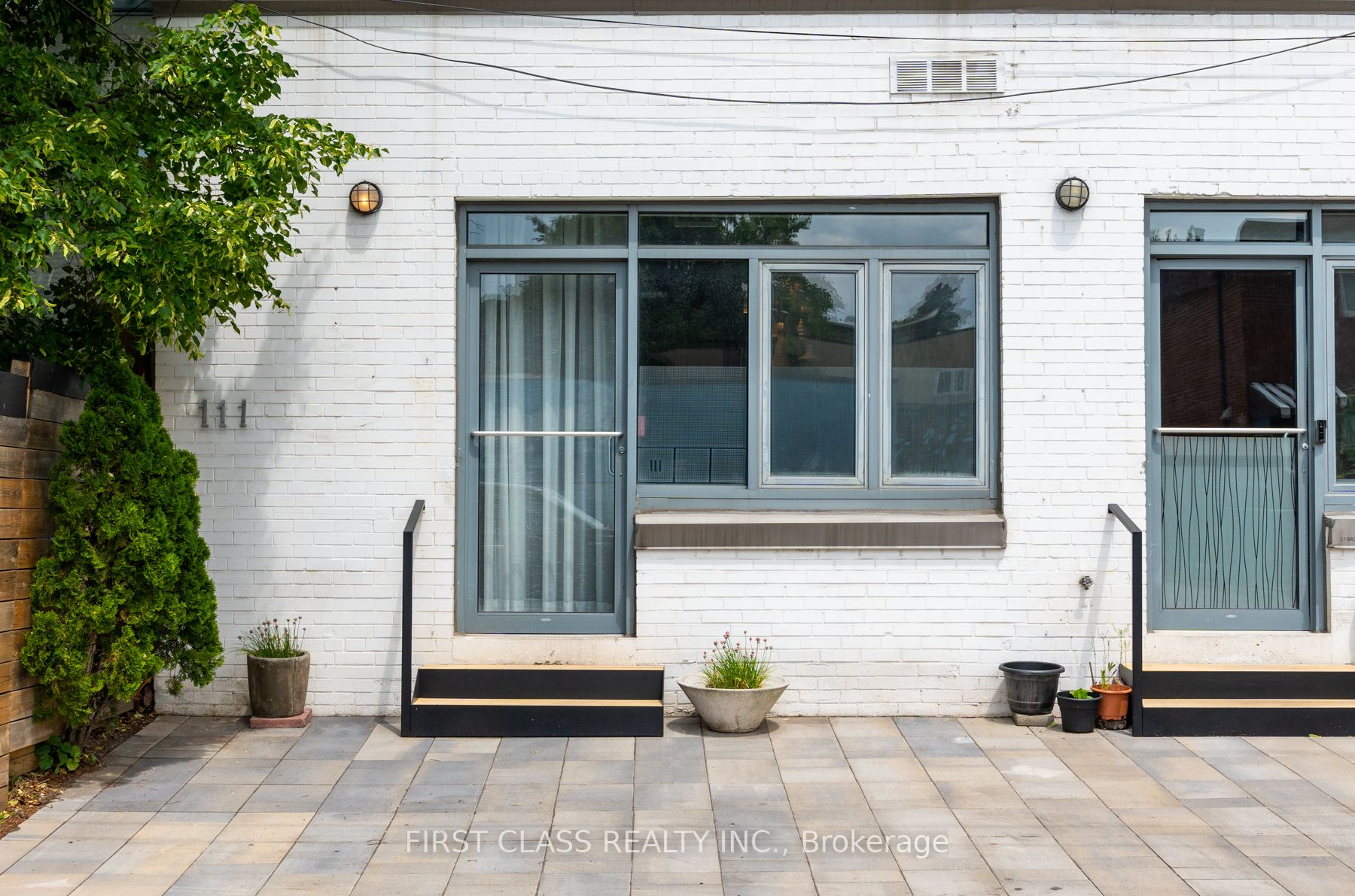 27 Brock Ave, #111