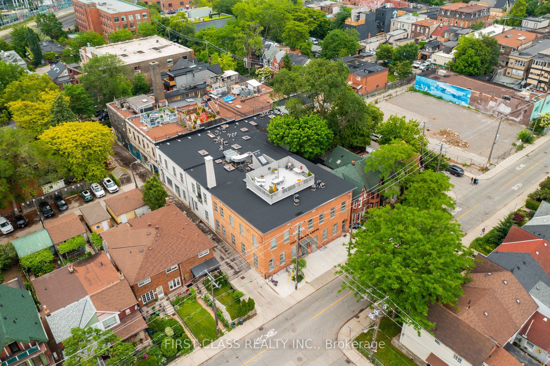 27 Brock Ave, #111