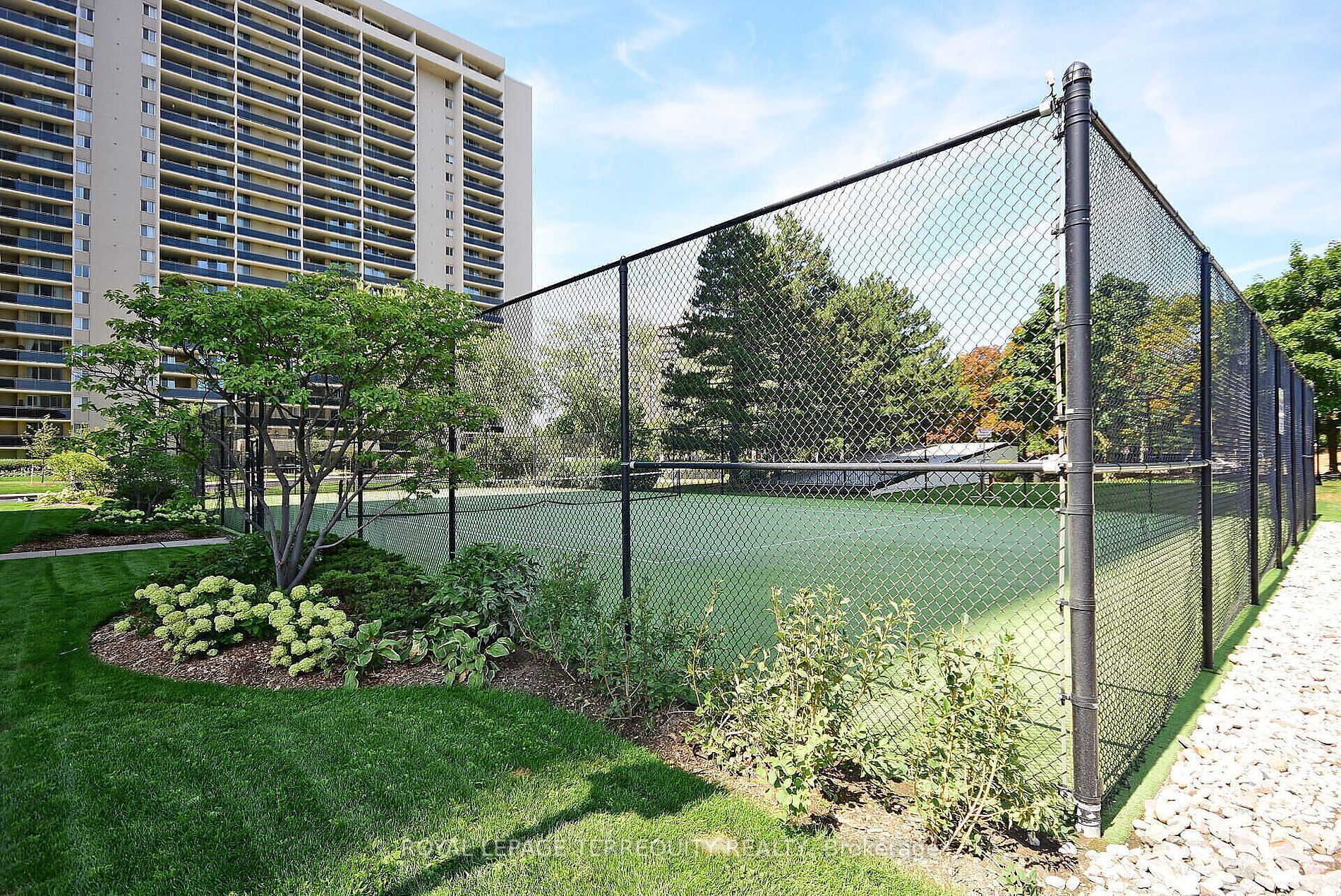 820 Burnhamthorpe Rd, #2310