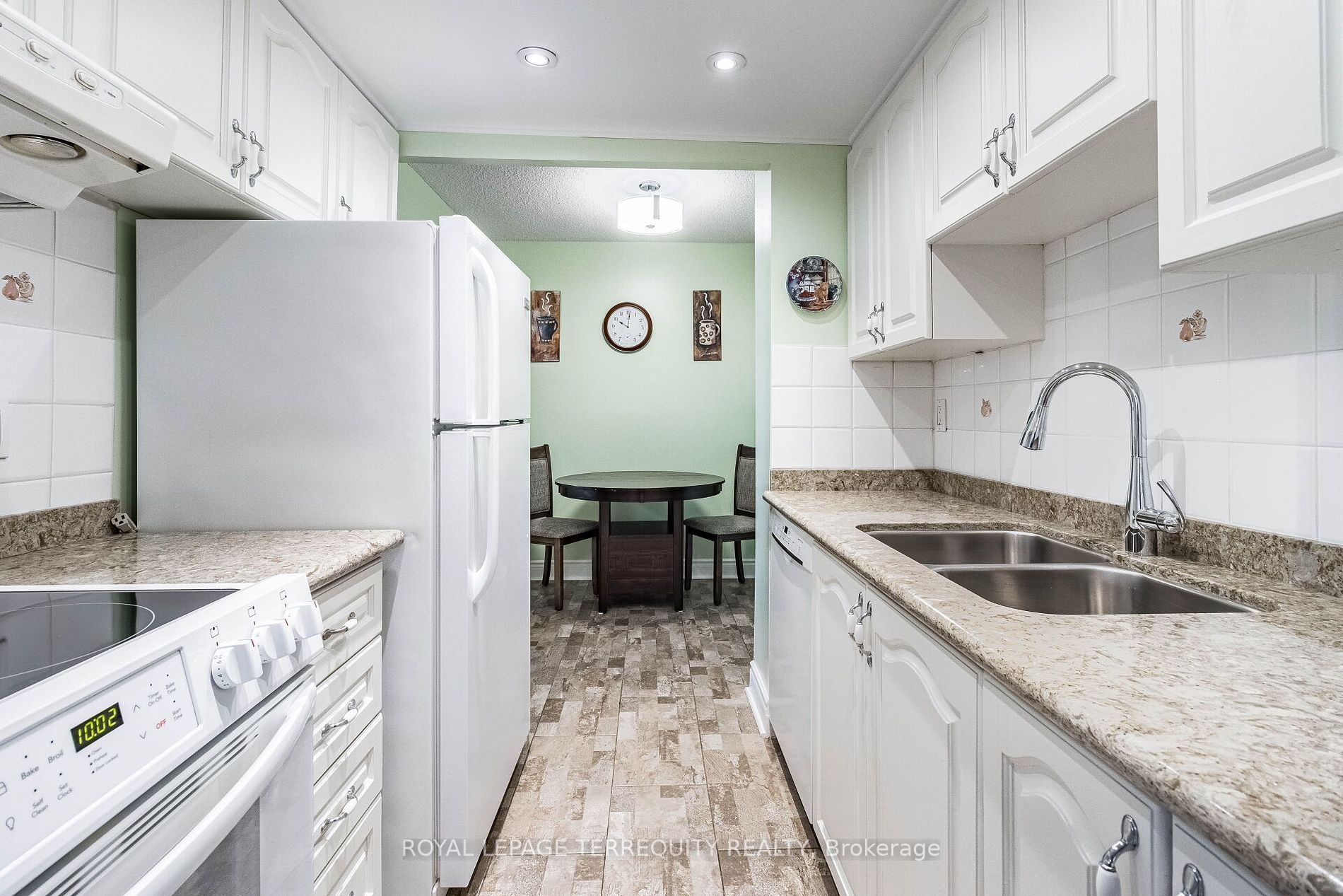 820 Burnhamthorpe Rd, #2310