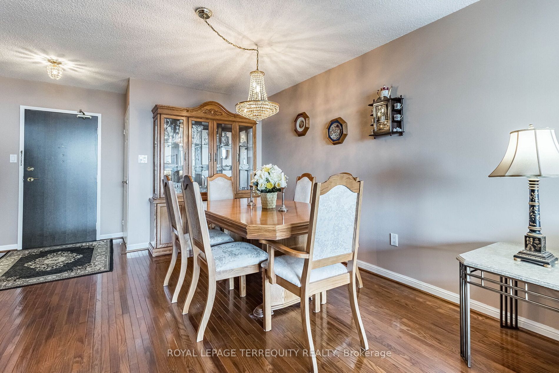 820 Burnhamthorpe Rd, #2310