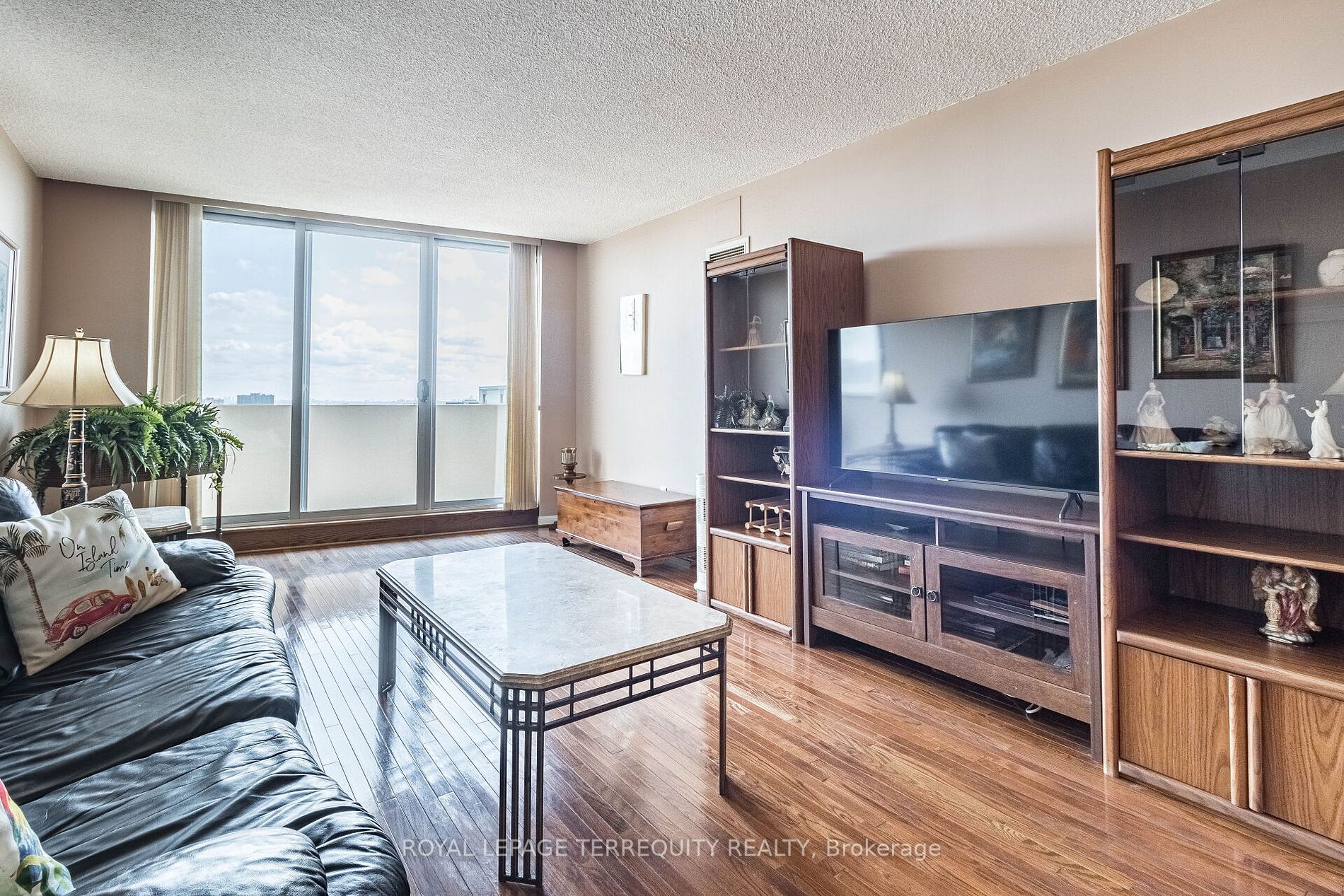 820 Burnhamthorpe Rd, #2310