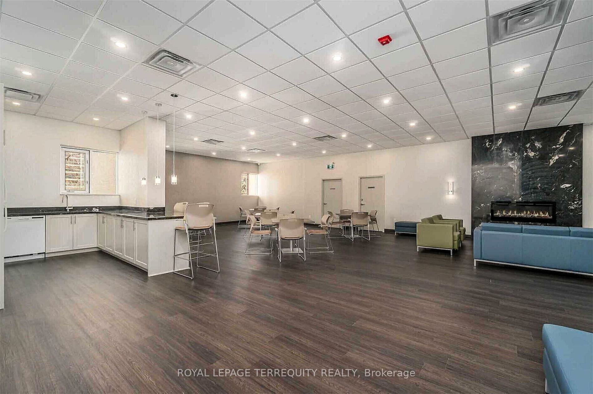 820 Burnhamthorpe Rd, #2310