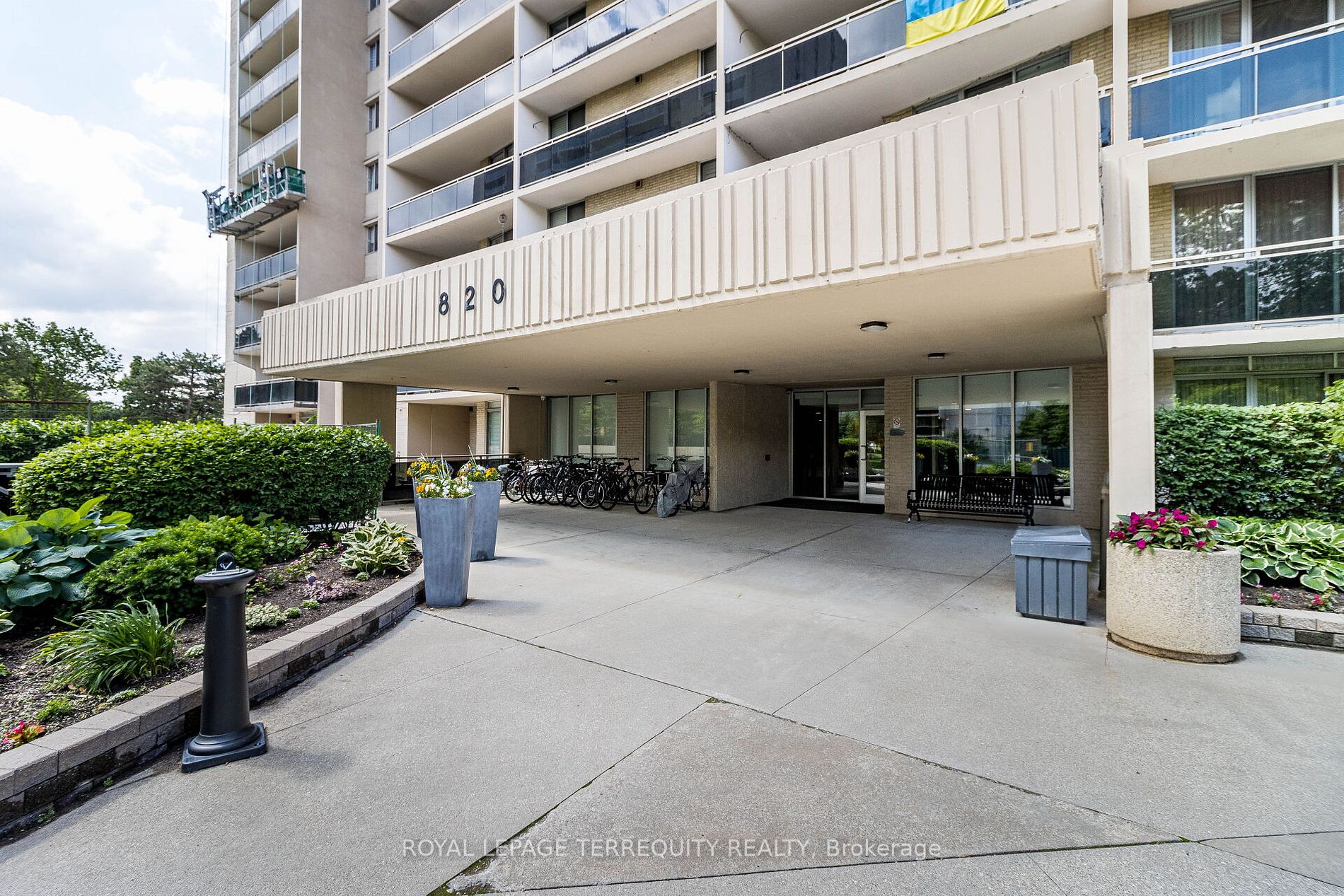 820 Burnhamthorpe Rd, #2310