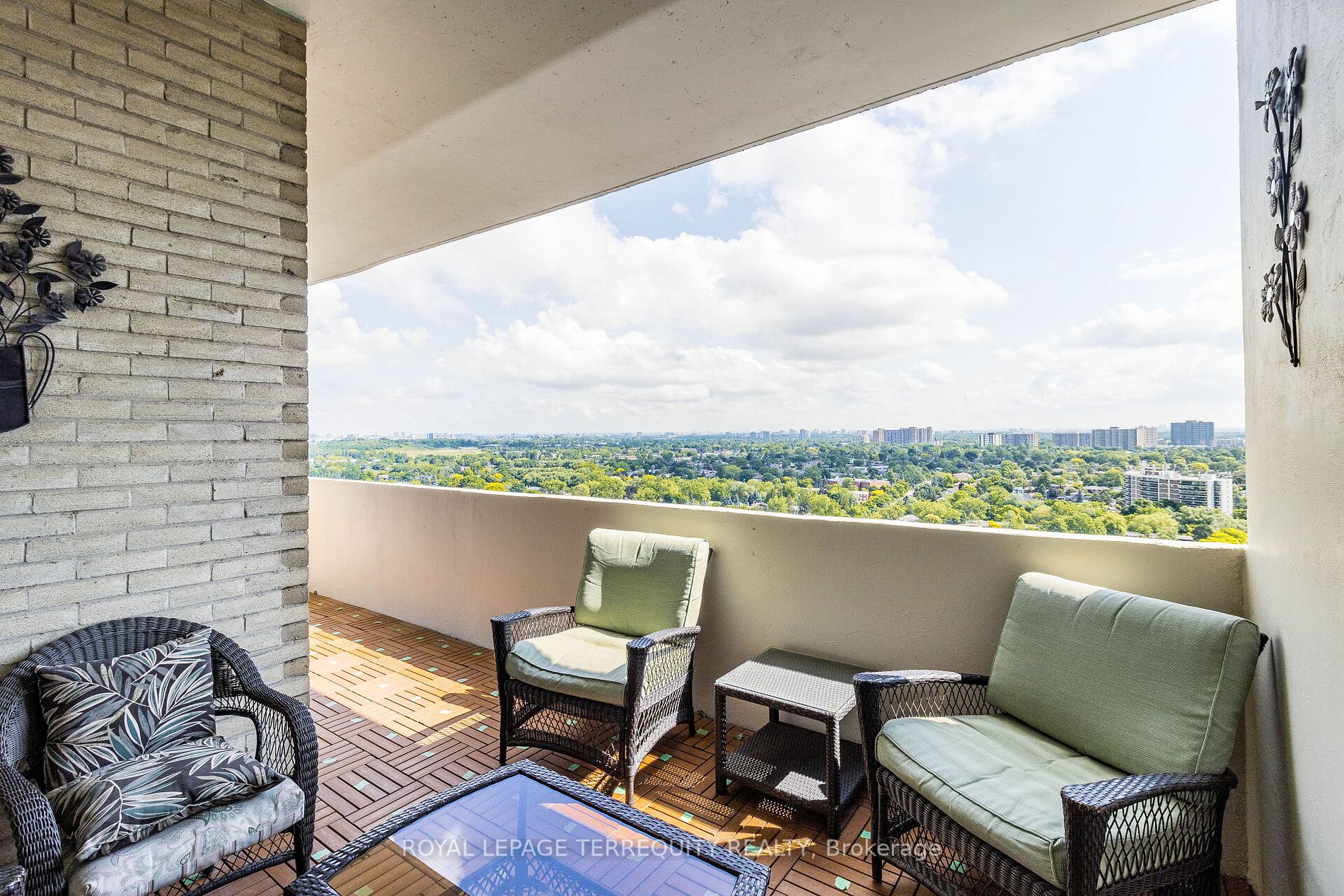 820 Burnhamthorpe Rd, #2310