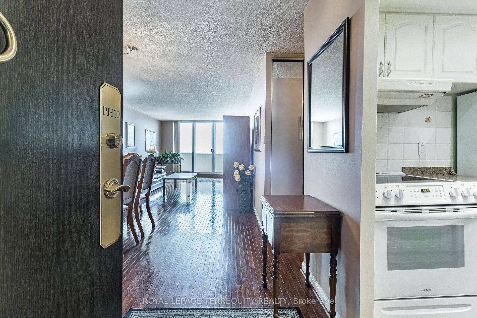 820 Burnhamthorpe Rd, #2310