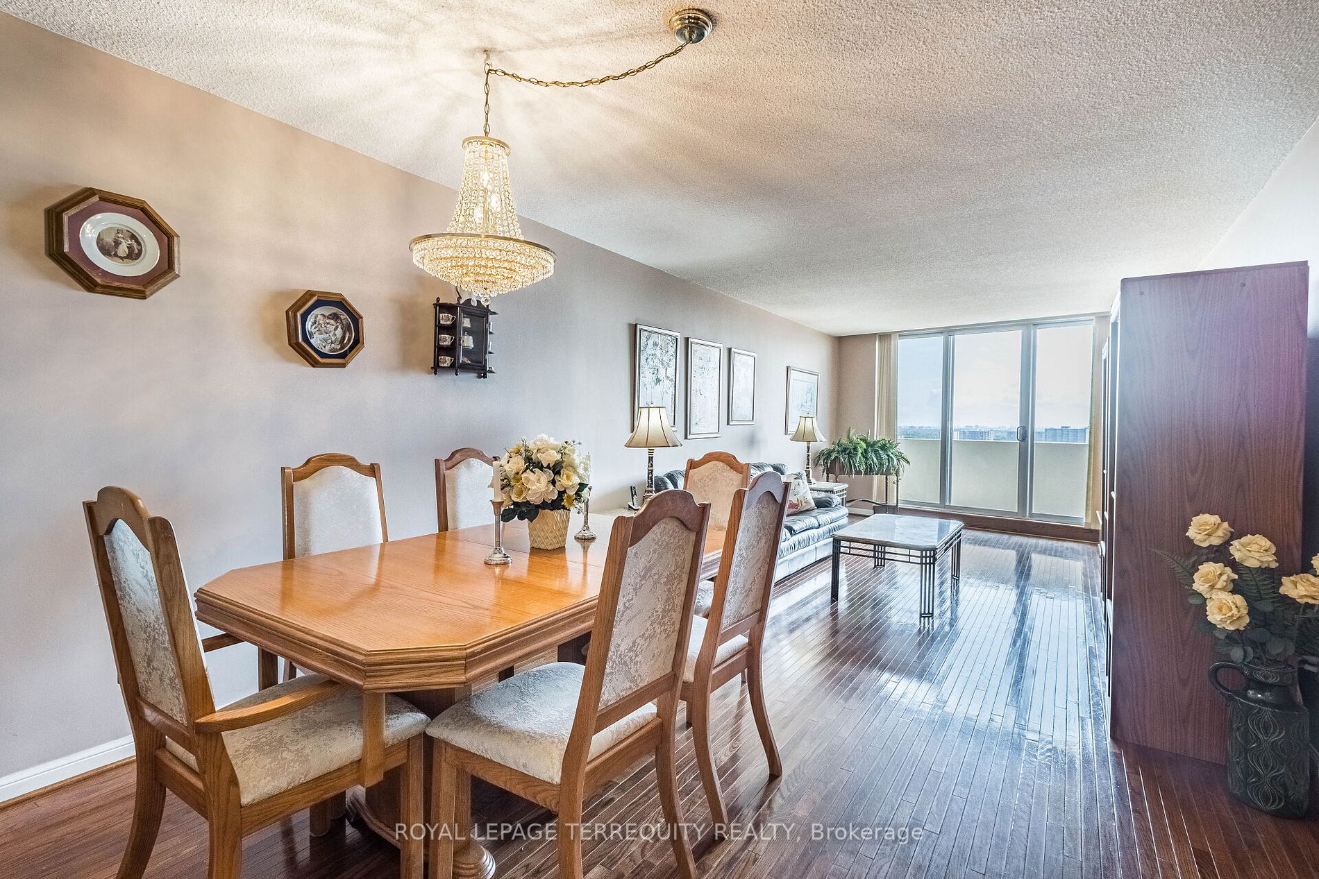 820 Burnhamthorpe Rd, #2310