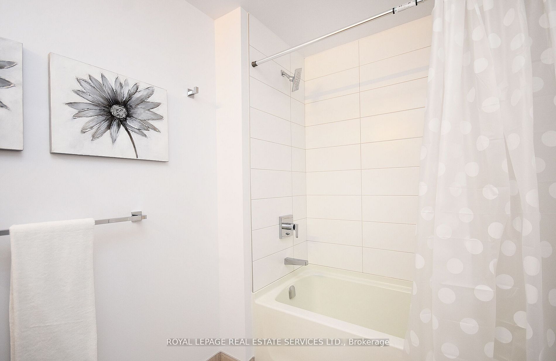 4208 Dundas Street W, #323