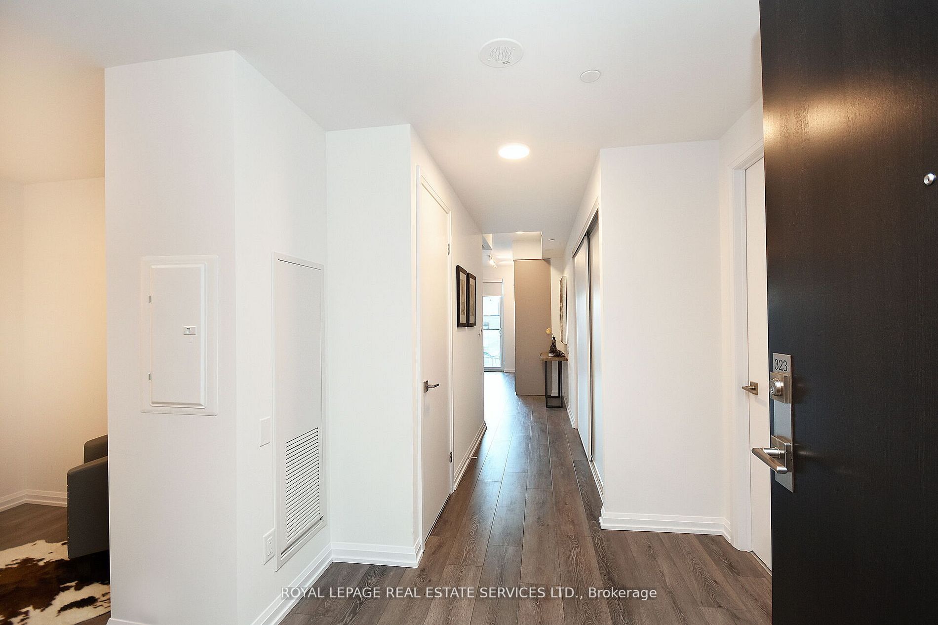 4208 Dundas Street W, #323