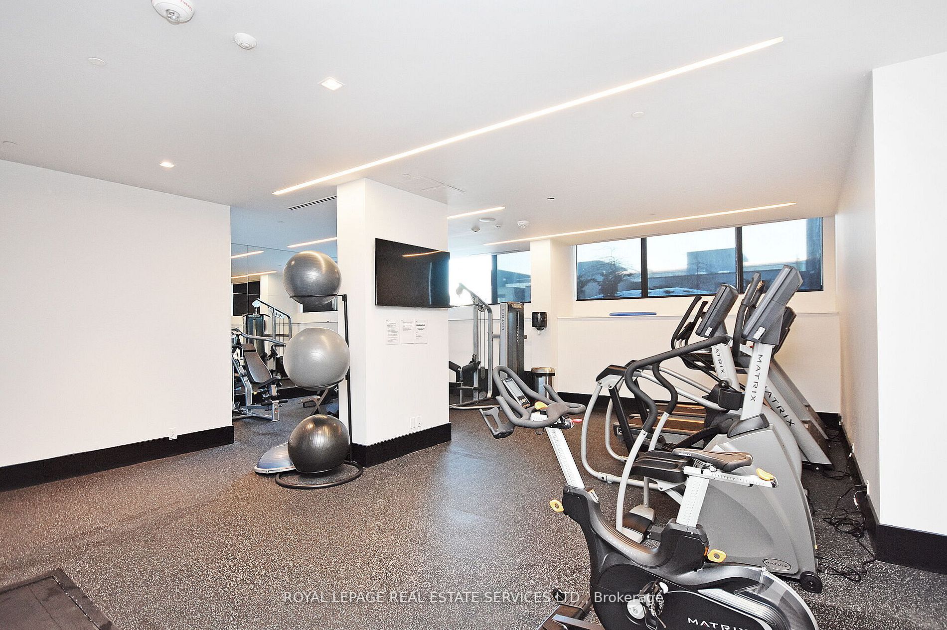 4208 Dundas Street W, #323