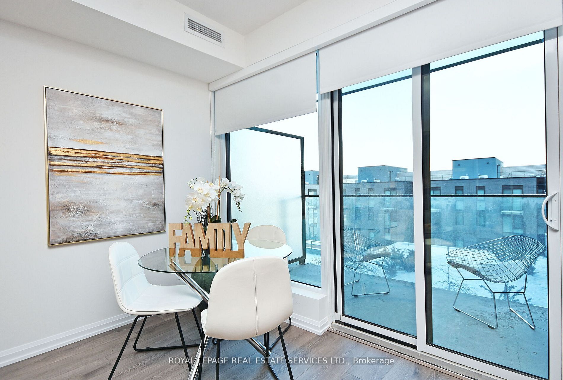 4208 Dundas Street W, #323