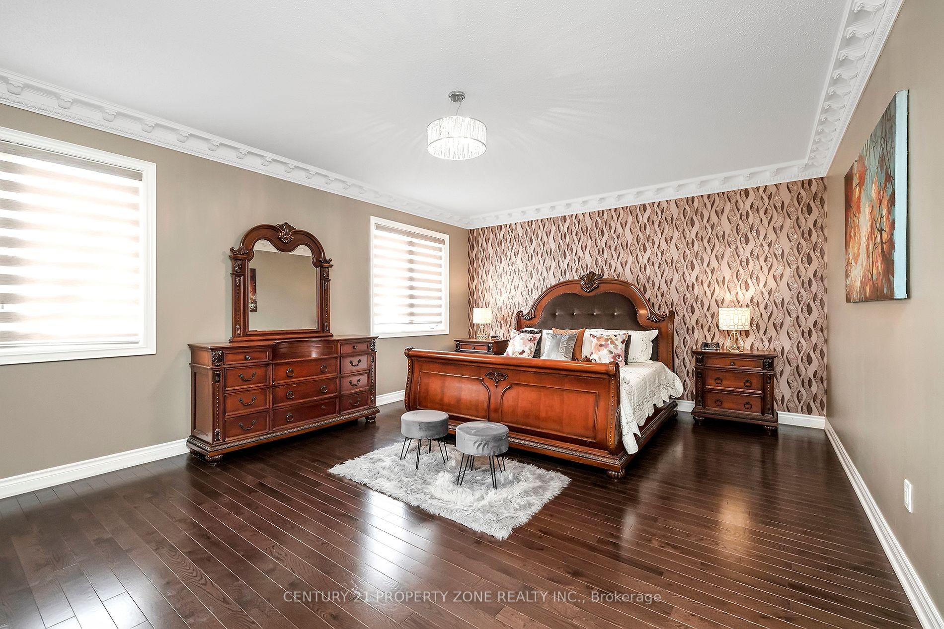 16 Ladbrook Cres