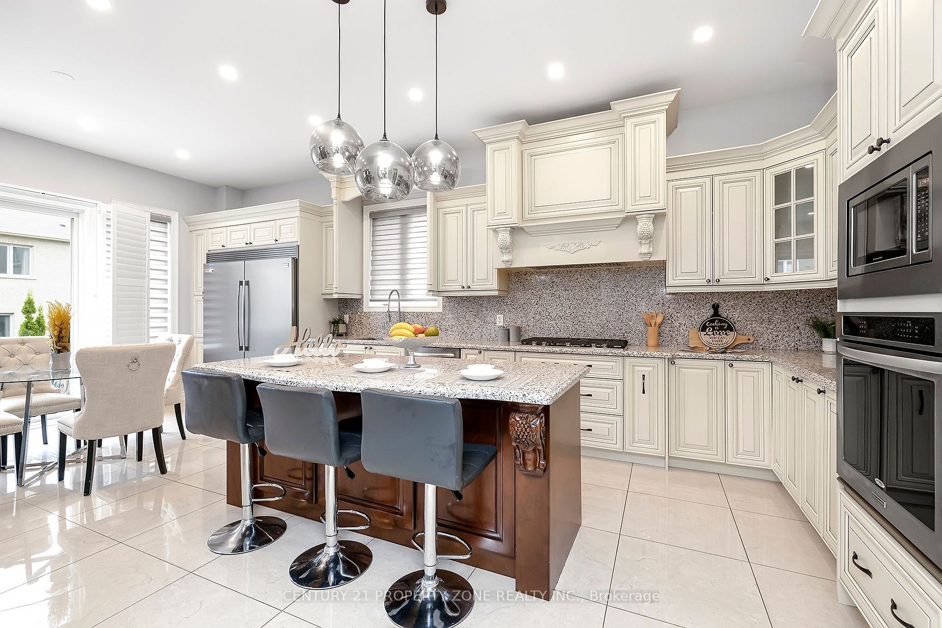 16 Ladbrook Cres
