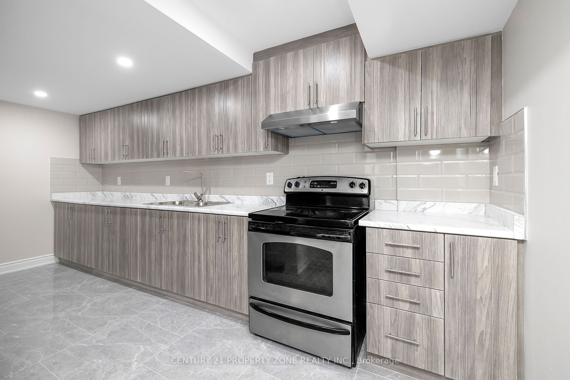 16 Ladbrook Cres
