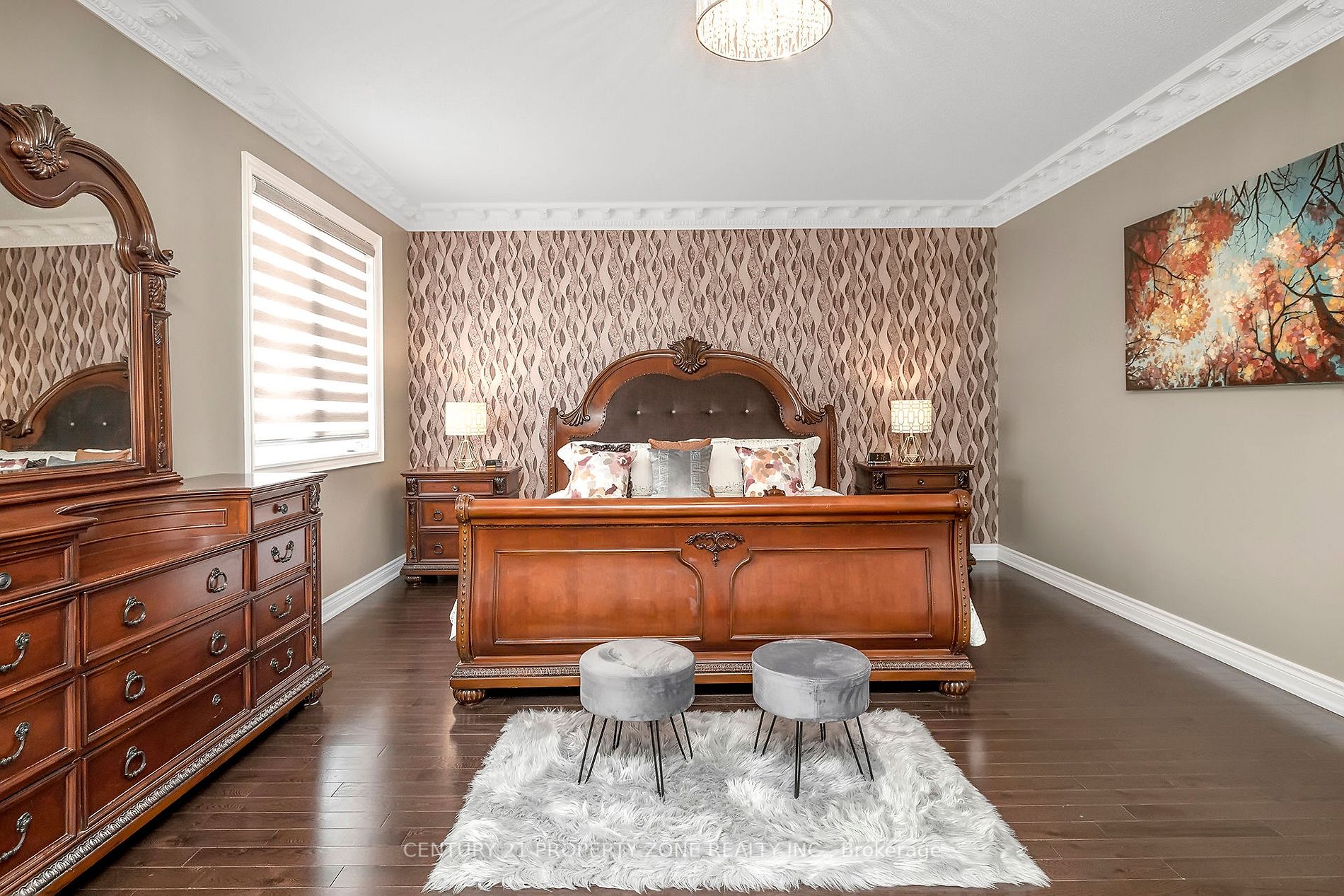 16 Ladbrook Cres