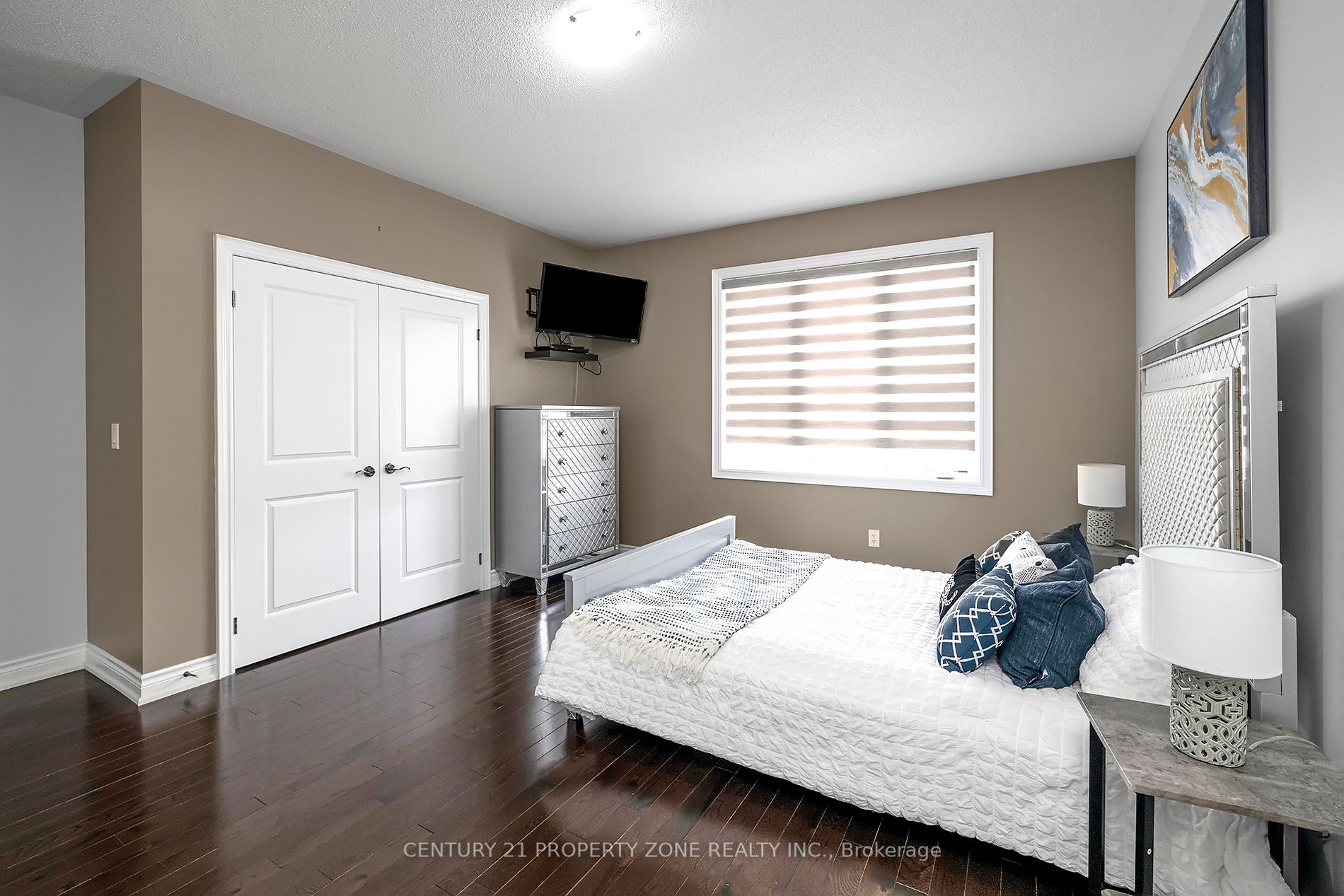 16 Ladbrook Cres