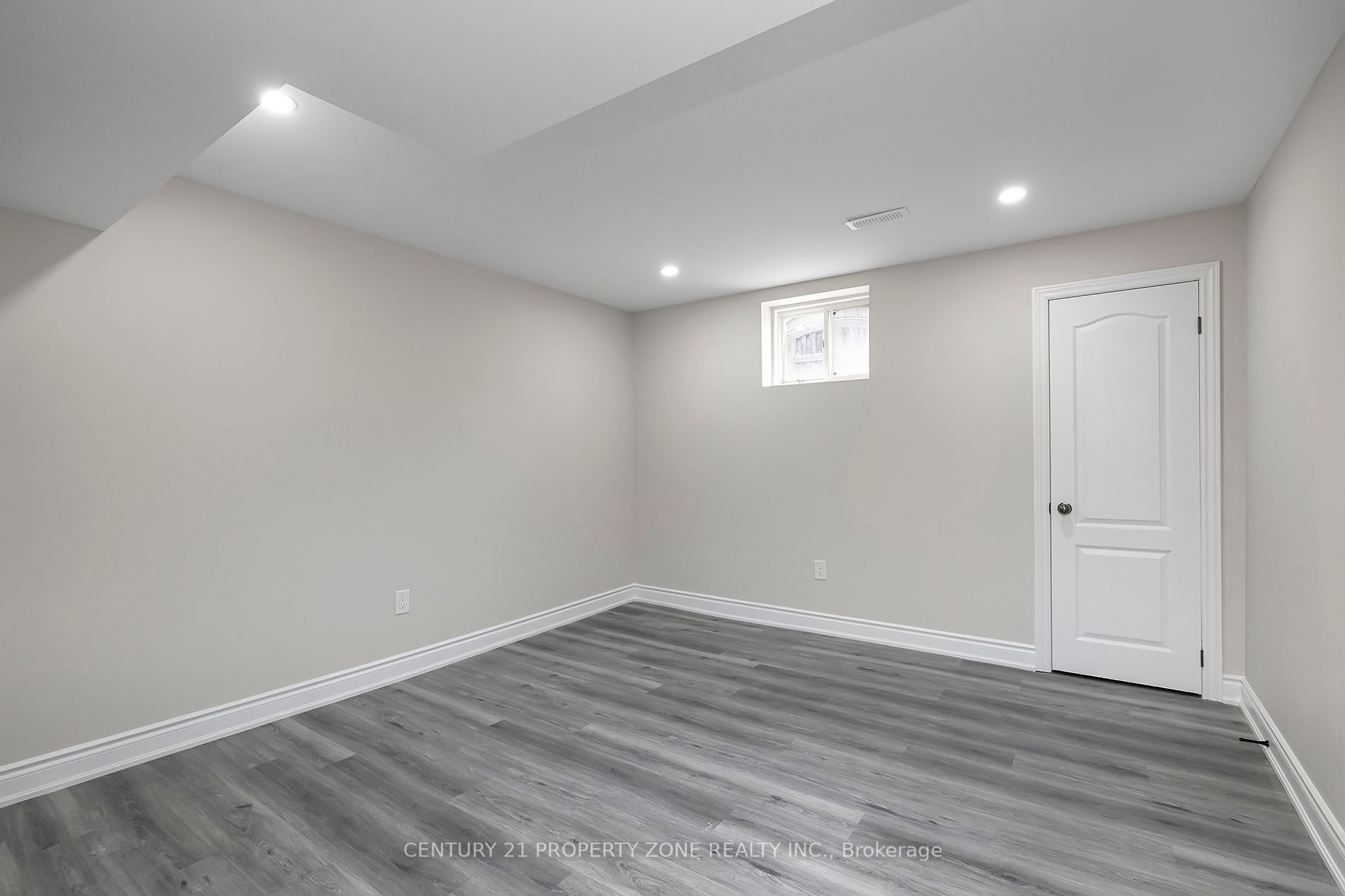 16 Ladbrook Cres