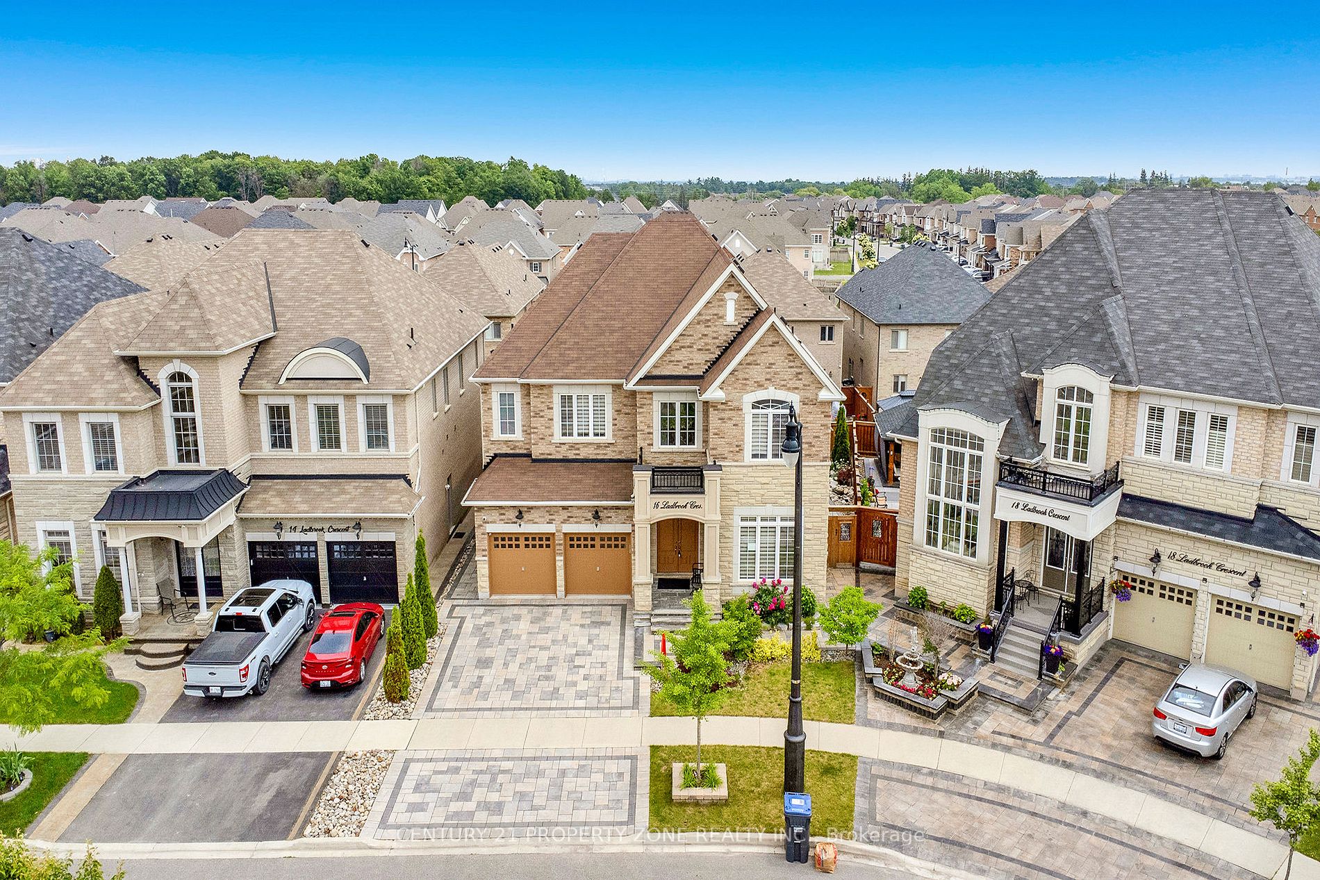16 Ladbrook Cres