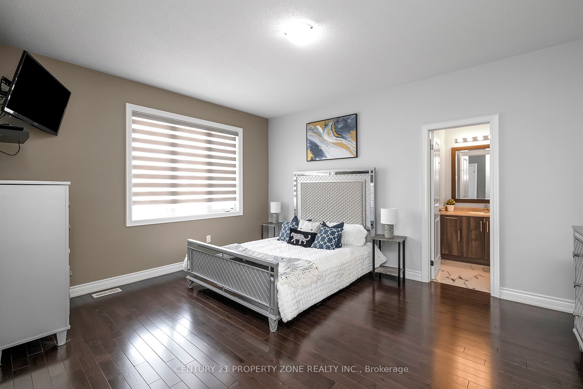 16 Ladbrook Cres