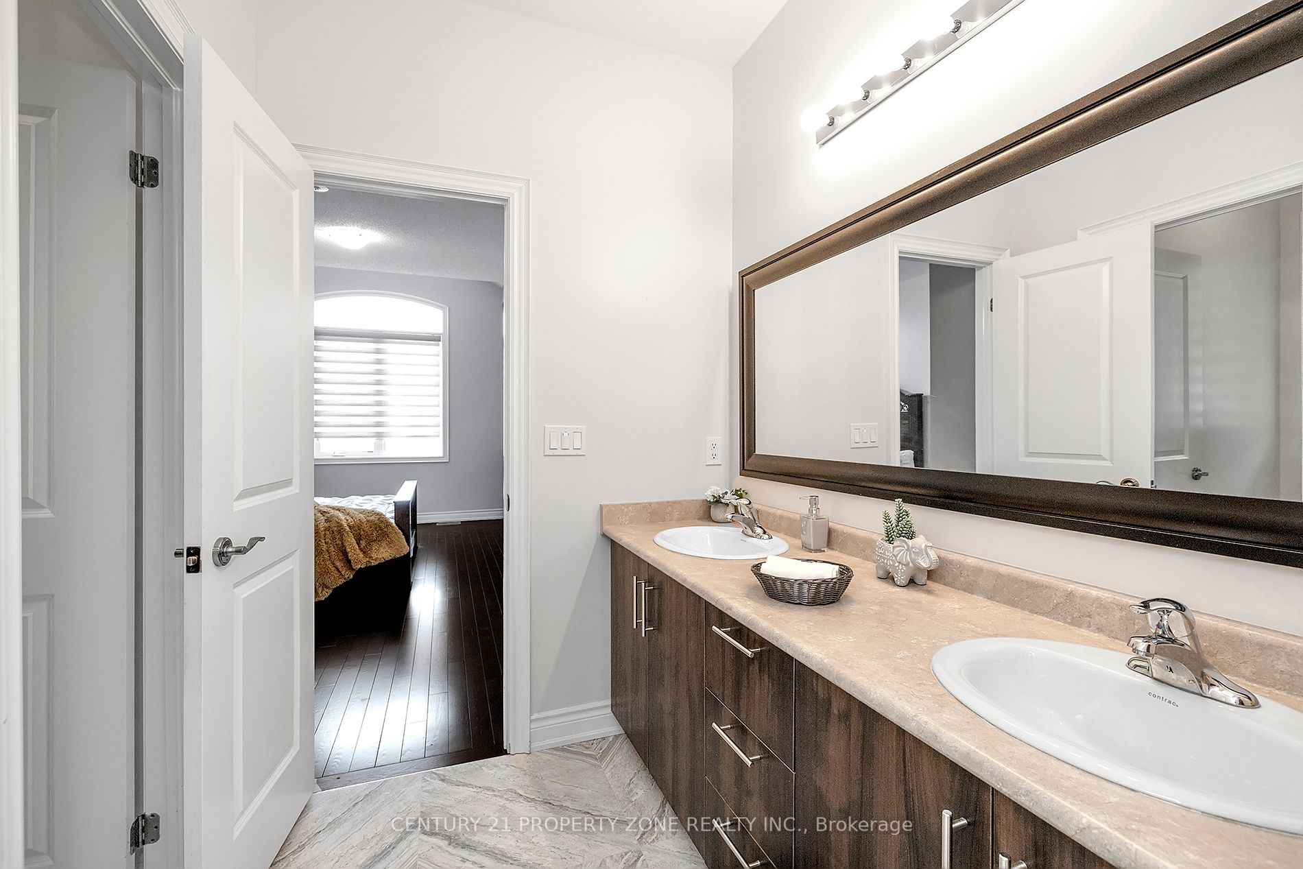 16 Ladbrook Cres