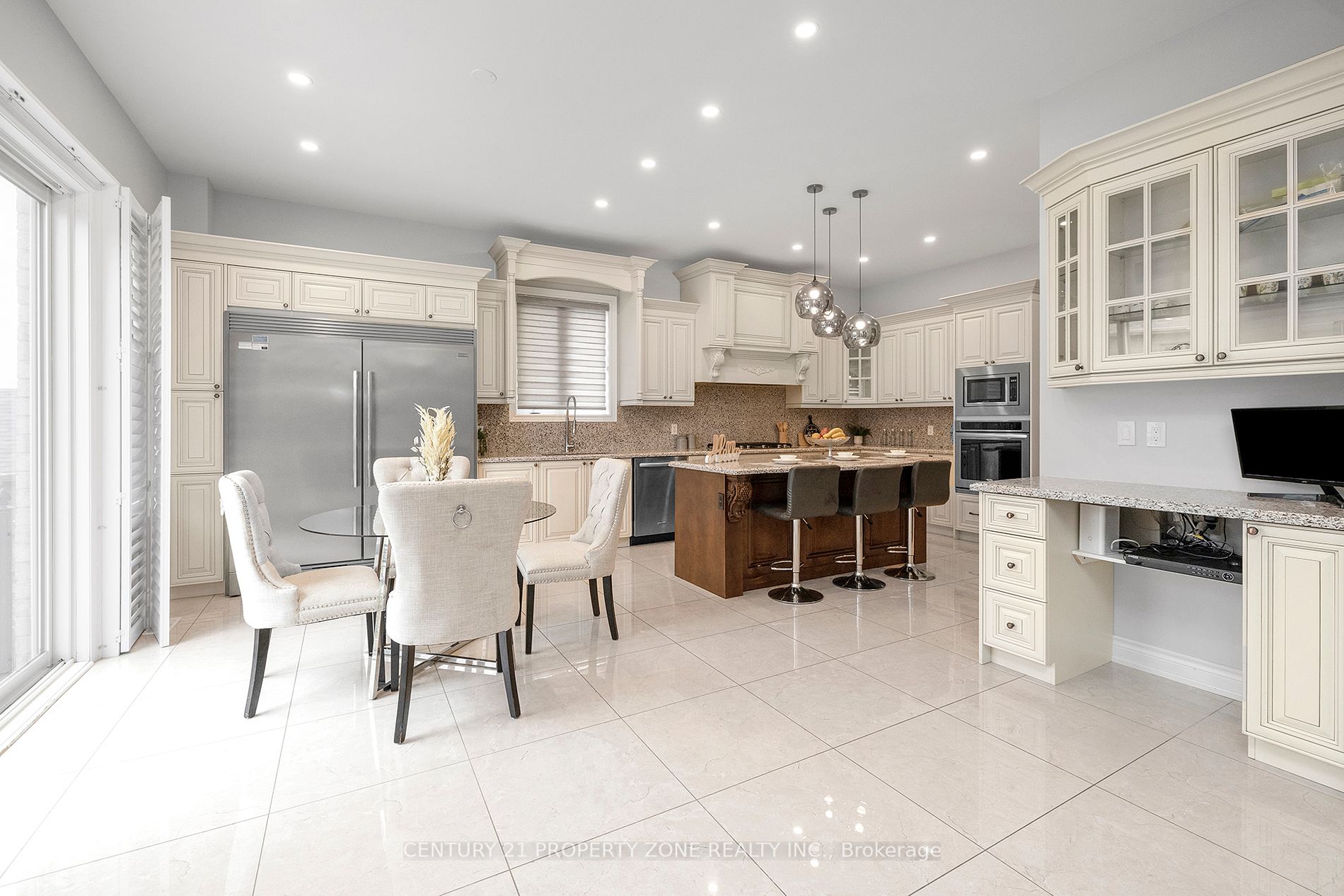 16 Ladbrook Cres